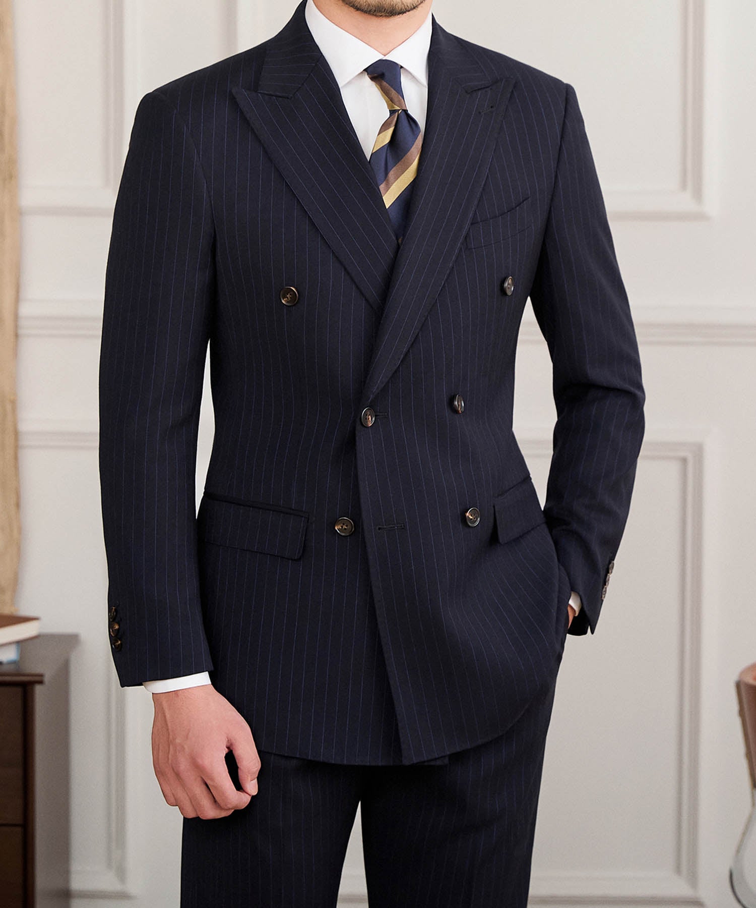 【NEW ITEM】スリムフィット ダブルブレスト 6つボタン ピークドラペル フラップポケット ピンストライプ クラシック スタンダード 機能性抜群 シワになりにくい エレガント セットアップ