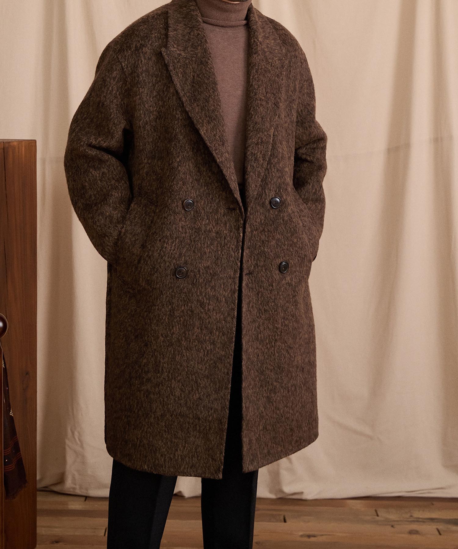 【NEW ITEM】レギュラーフィット ダブルブレスト 4つボタン ウール 天然素材 機能性抜群 防風性 シワになりにくい クラシック アウター ロング コート