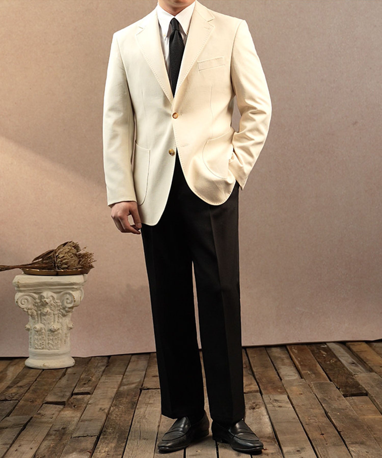 【NEW ITEM】スリムフィット シングルブレスト 2つボタン ノッチドラペル パッチポケット クラシック スタンダード 機能性抜群 シワになりにくい エレガント テーラード ジャケット