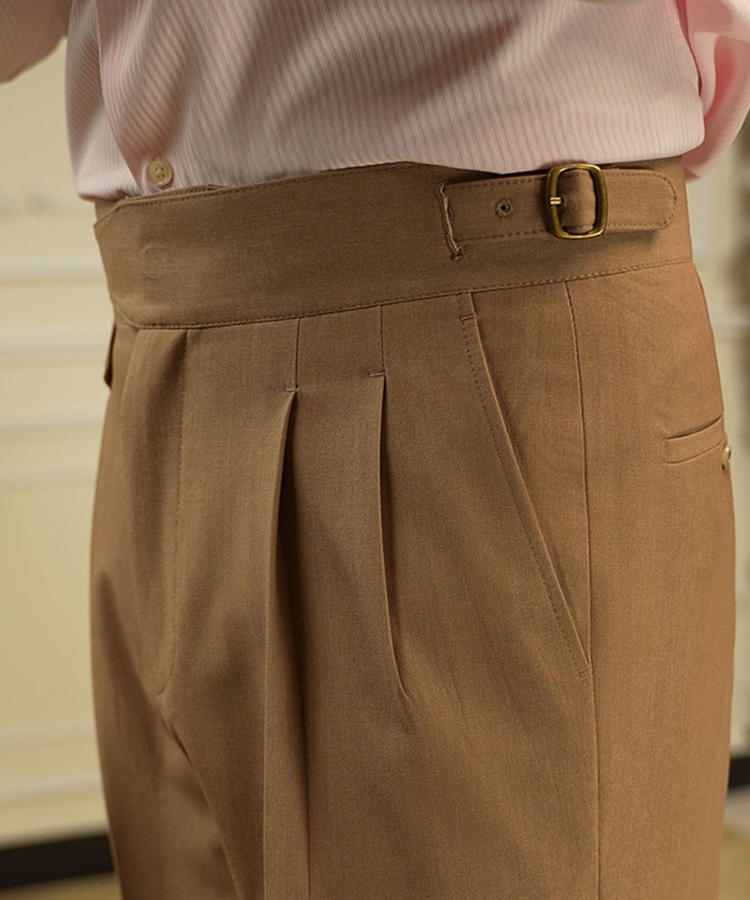 スリムフィット 1つボタン ウエストサイドベルト アジャスター サイズ調整可能 ツータック クリース シワになりにくい エレガント シルエット ダブル トラウザー パンツ スラックス ズボン