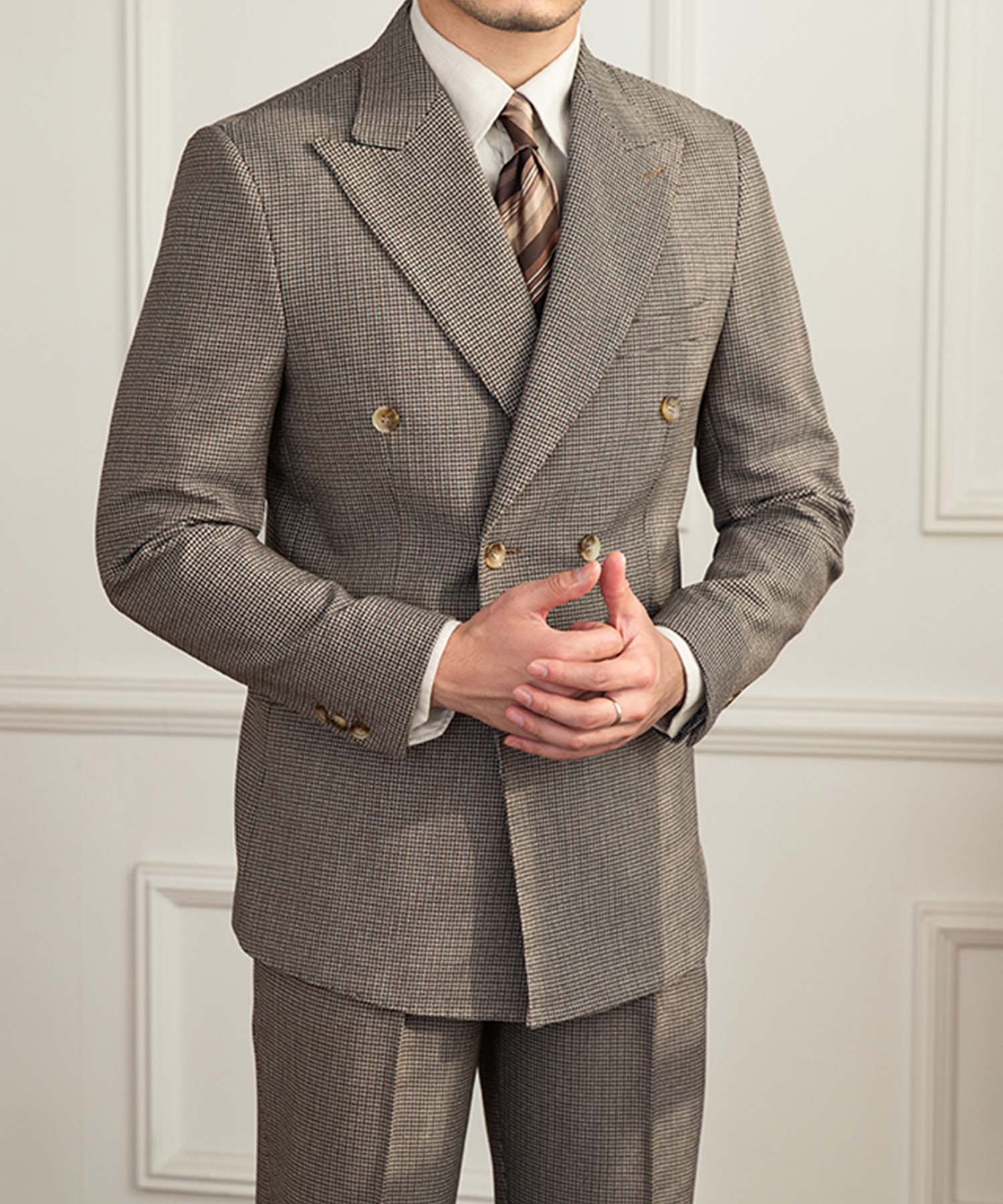 【ドラマ着用】スリムフィット ダブルブレスト 6つボタン 千鳥格子 綿 フラップポケット 胸ポケット 機能性抜群 シワになりにくい ピークドラペル エレガント テーラード セットアップ