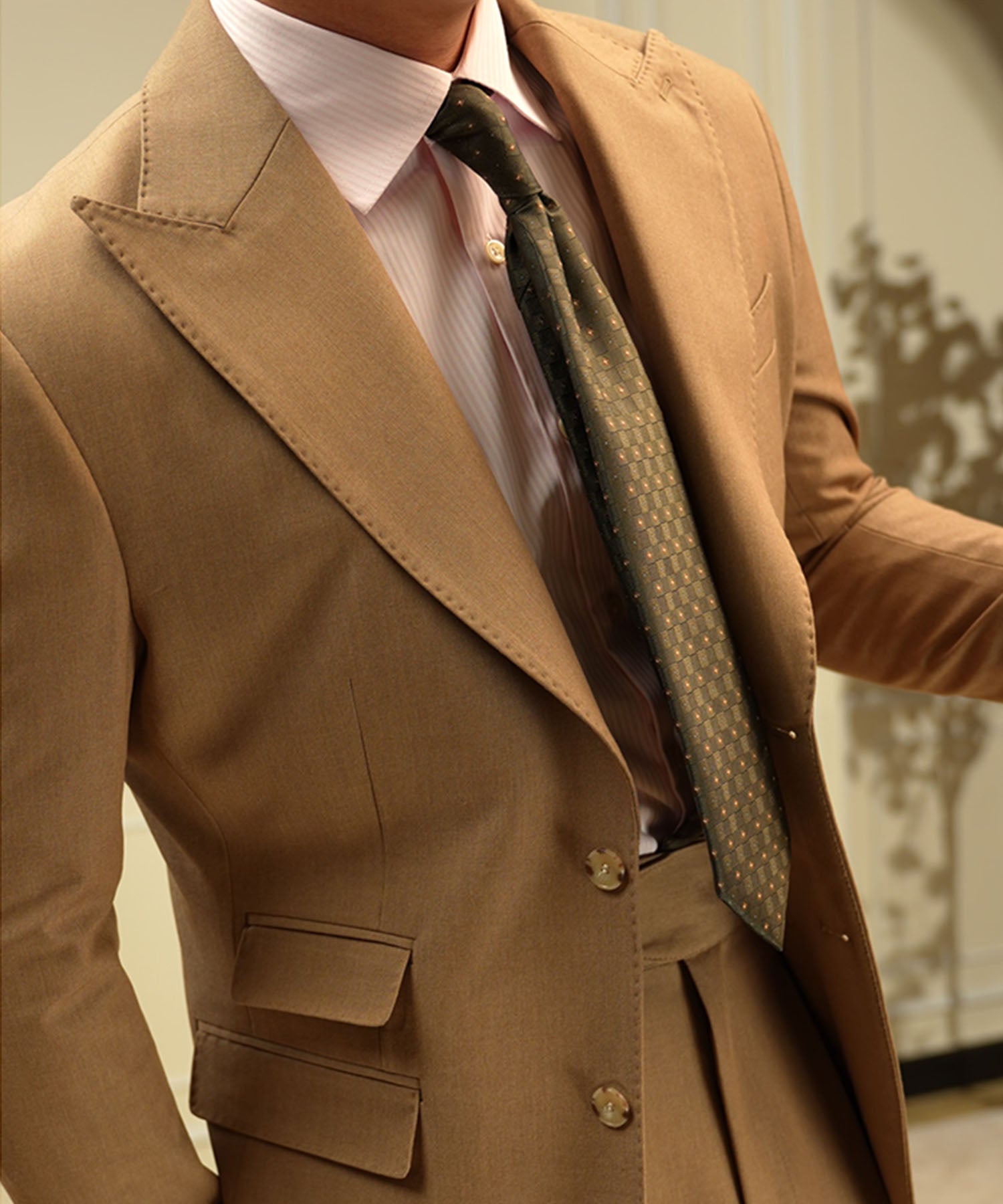 【NEW ITEM】スリムフィット シングルブレスト 2つボタン 無地 ワイドカラー フラップポケット チェンジポケット 機能性抜群 シワになりにくい ピークドラペル テーラード ジャケット