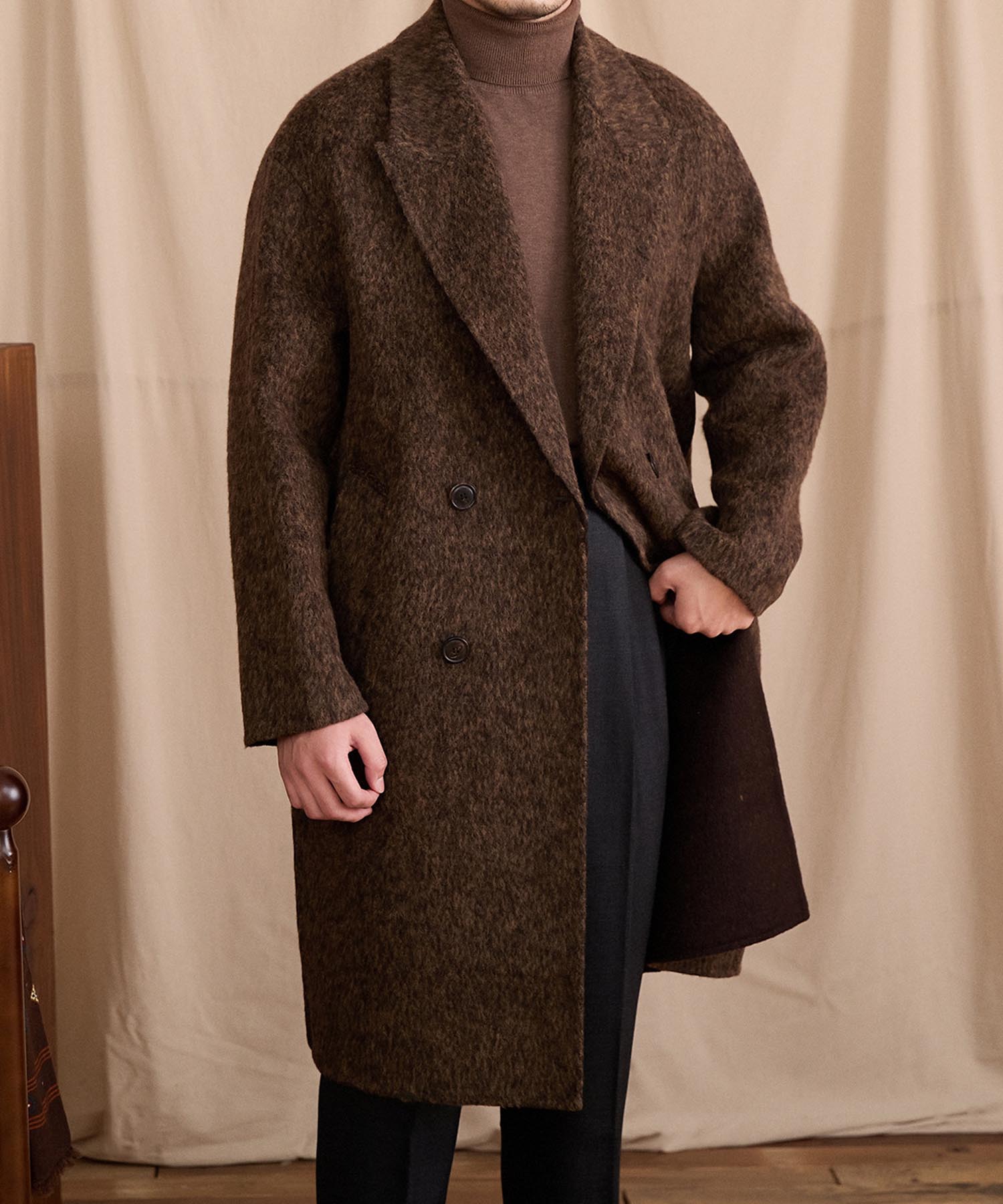 【NEW ITEM】レギュラーフィット ダブルブレスト 4つボタン ウール 天然素材 機能性抜群 防風性 シワになりにくい クラシック アウター ロング コート