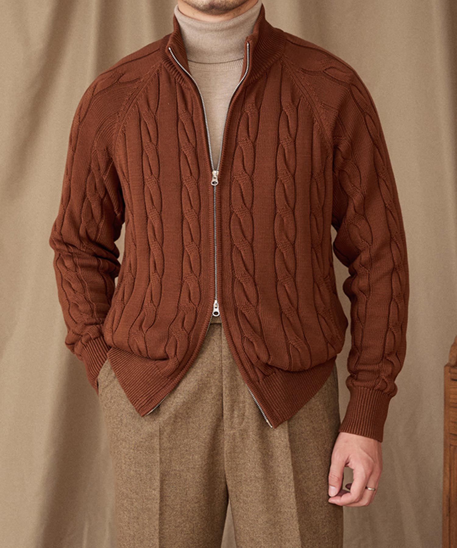 【NEW ITEM】スリムフィット 2WAY 機能性抜群 綿 天然素材 オープン ジップ ケーブル編み シワになりにくい 清潔感 トップス リブ ニット セーター