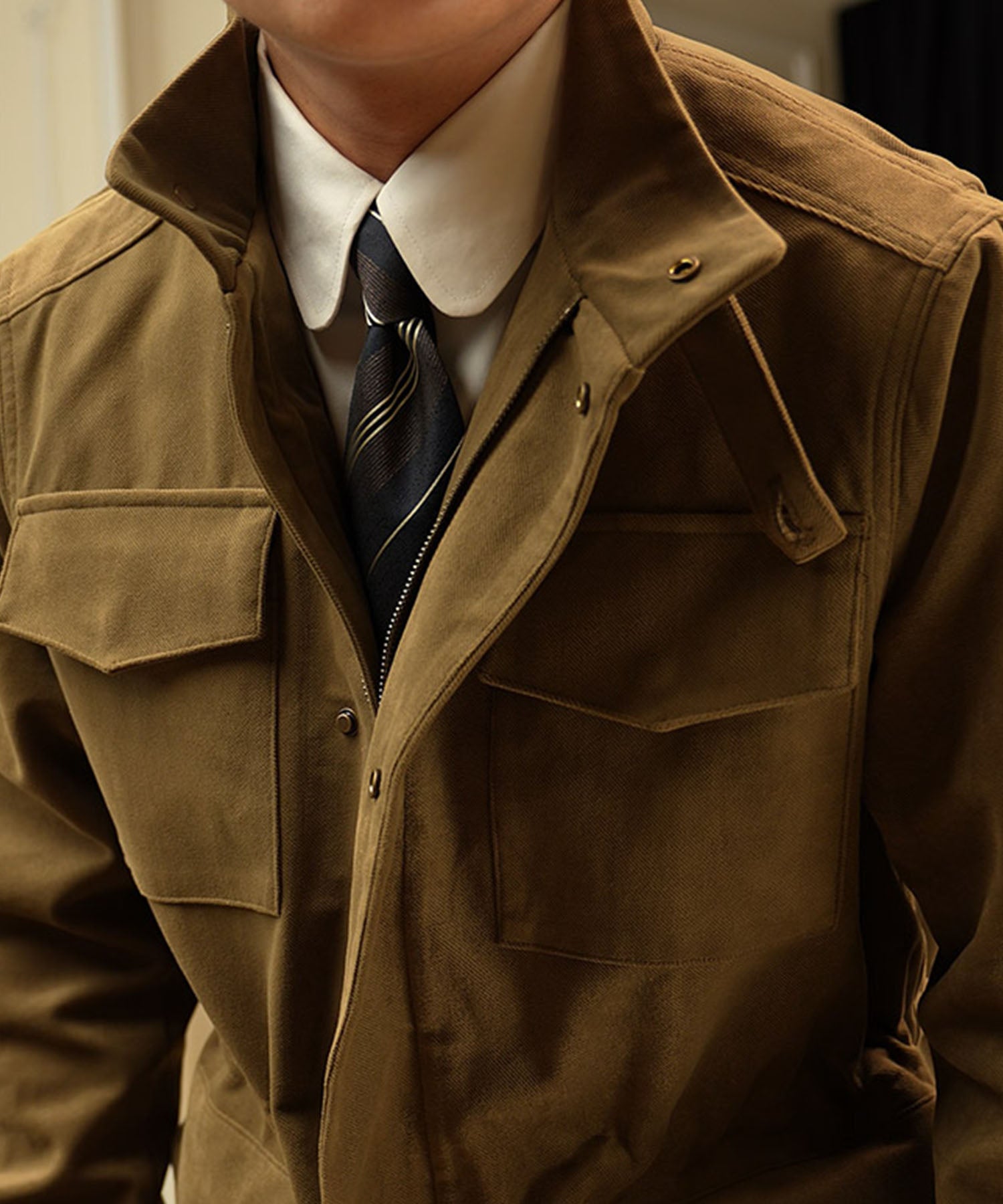 【NEW ITEM】レギュラーフィット ジップアップ 比翼仕立て 無地 フラップポケット 機能性抜群 防風性 シワになりにくい ミリタリー フィールド ジャケット