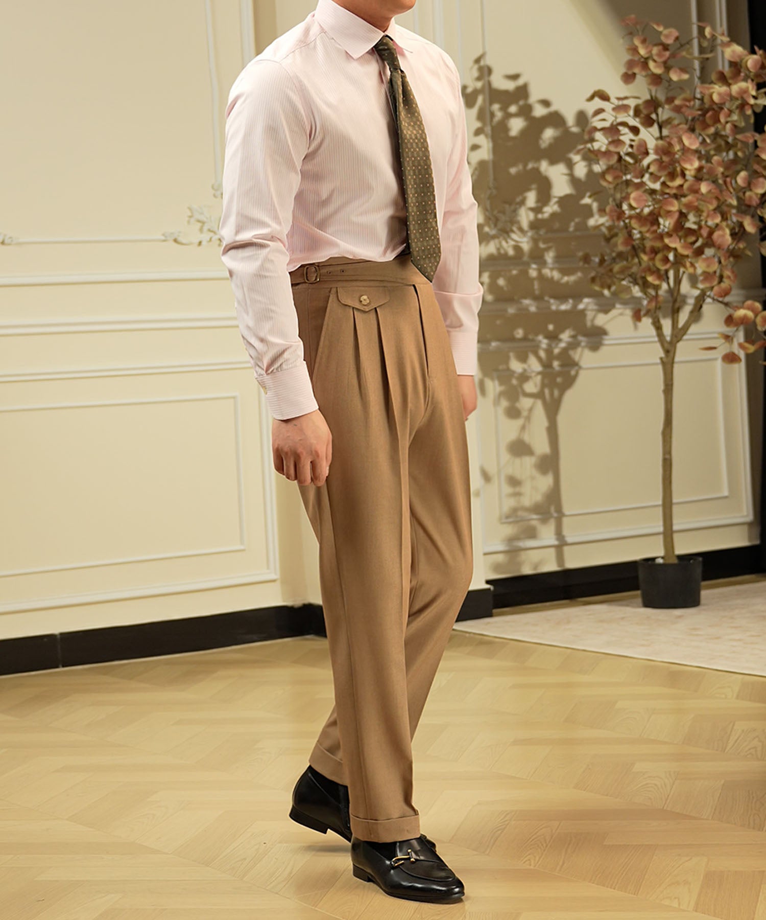 スリムフィット 1つボタン ウエストサイドベルト アジャスター サイズ調整可能 ツータック クリース シワになりにくい エレガント シルエット ダブル トラウザー パンツ スラックス ズボン