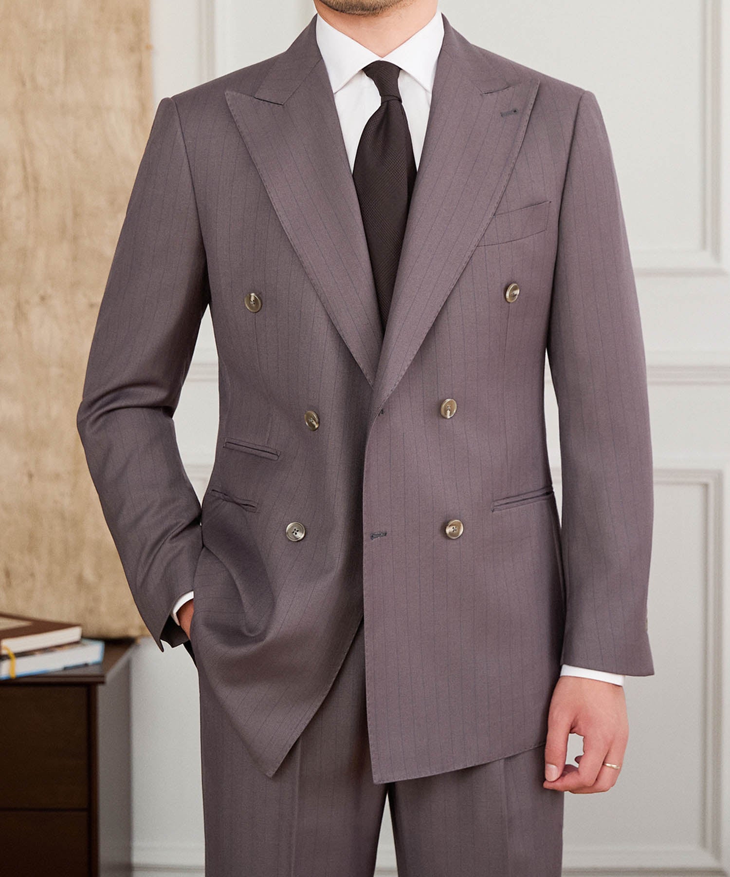 【NEW ITEM】スリムフィット ダブルブレスト 6つボタン ピークドラペル 玉縁ポケット チェンジポケット ピンストライプ クラシック スタンダード 機能性抜群 シワになりにくい エレガント セットアップ