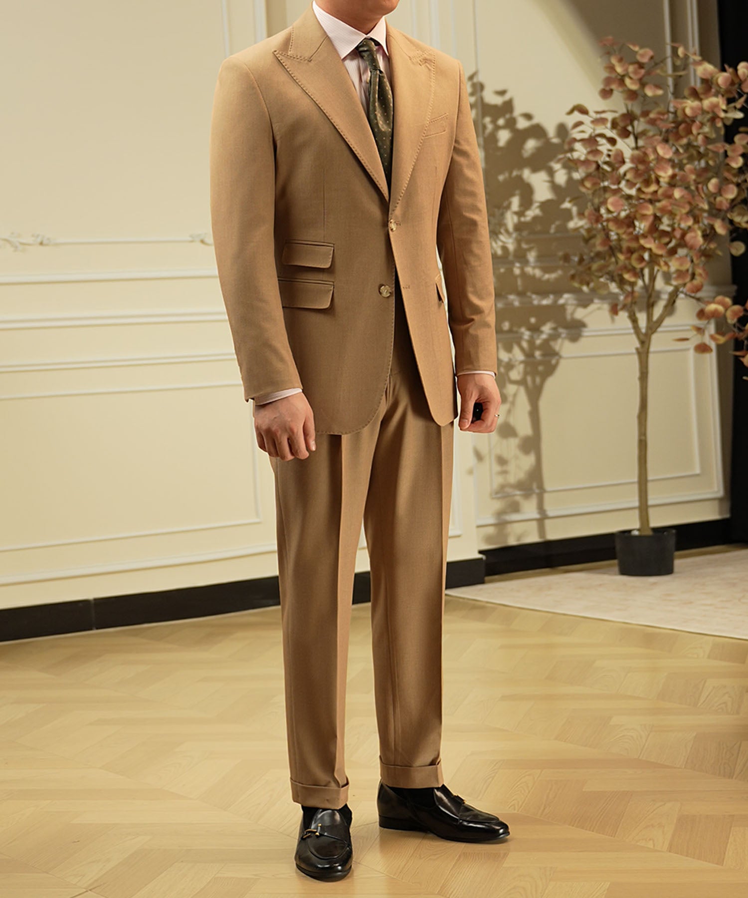 【NEW ITEM】スリムフィット シングルブレスト 2つボタン 無地 ワイドカラー フラップポケット チェンジポケット 機能性抜群 シワになりにくい ピークドラペル テーラード ジャケット