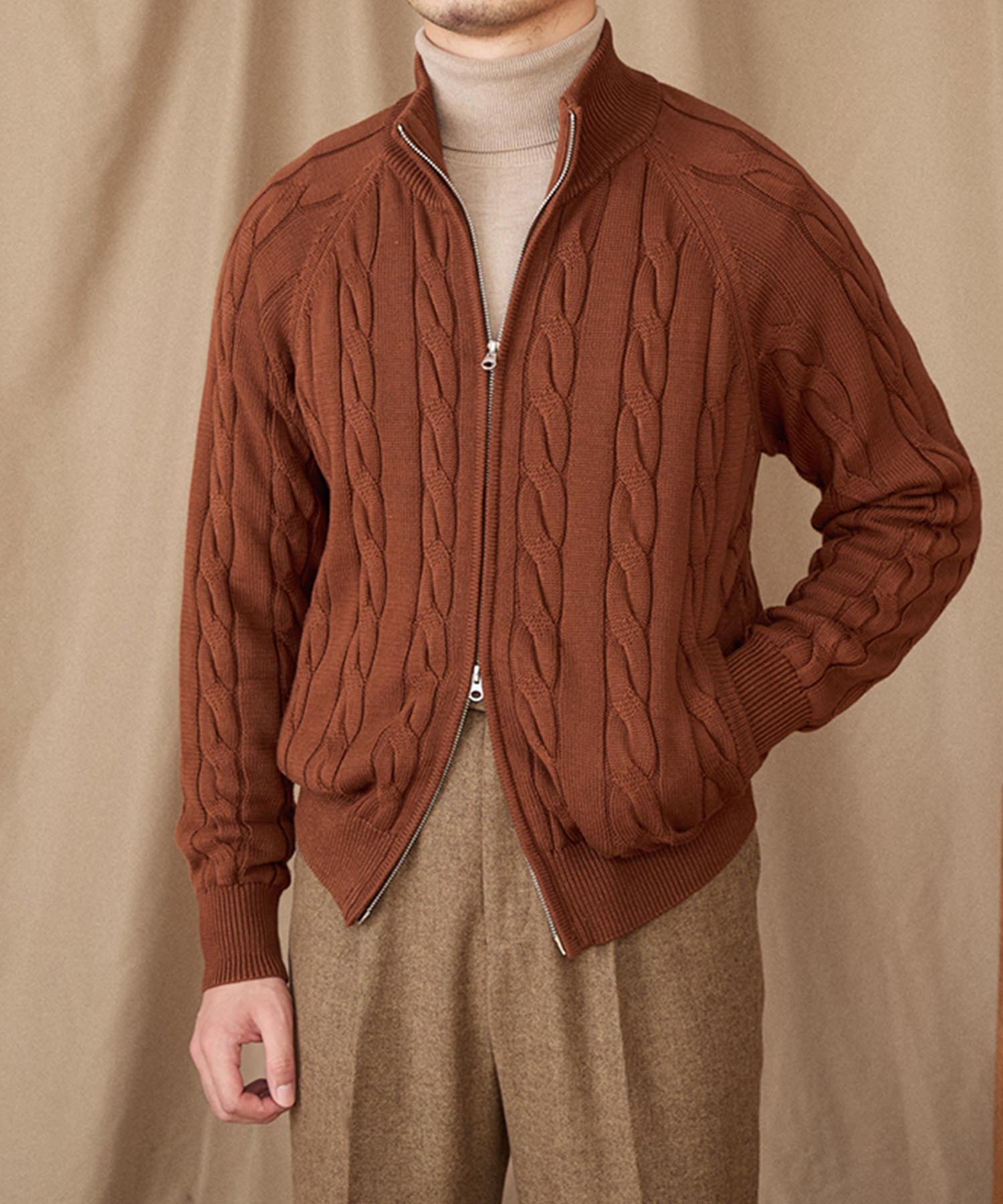 【NEW ITEM】スリムフィット 2WAY 機能性抜群 綿 天然素材 オープン ジップ ケーブル編み シワになりにくい 清潔感 トップス リブ ニット セーター