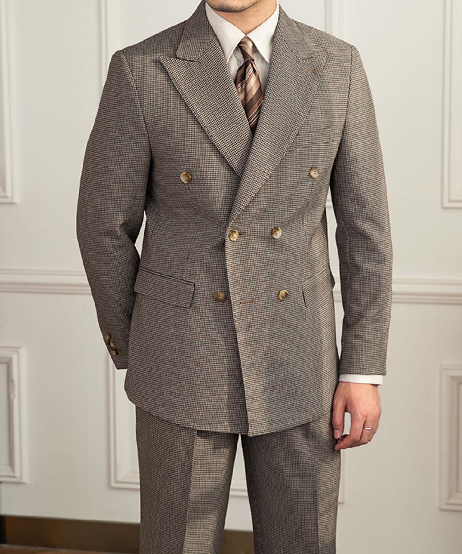【ドラマ着用】スリムフィット ダブルブレスト 6つボタン 千鳥格子 綿 フラップポケット 胸ポケット 機能性抜群 シワになりにくい ピークドラペル エレガント テーラード セットアップ