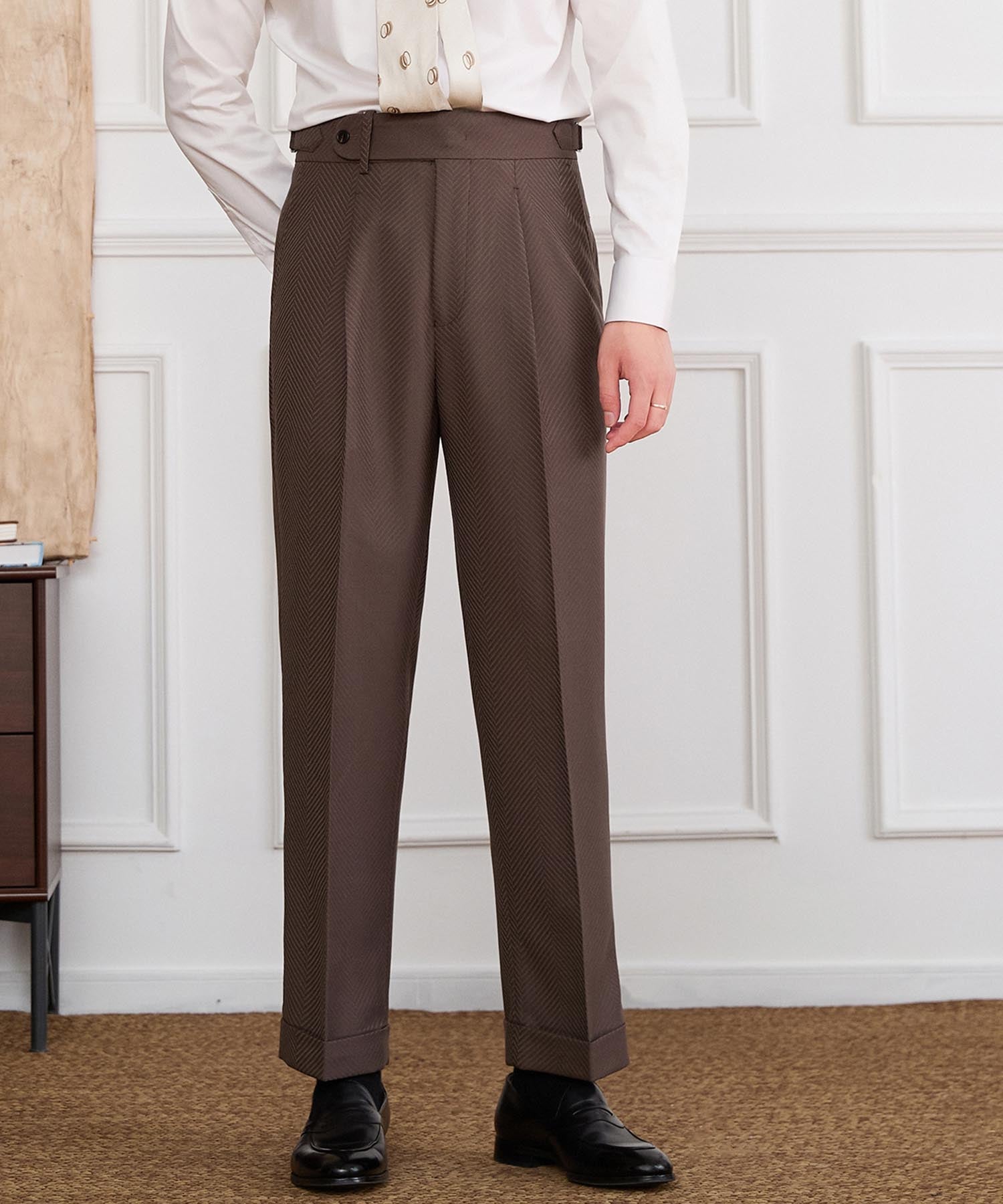 【NEW ITEM】スリムフィット 1つボタン ウエストサイドベルト サイズ調整可能 ヘリンボーン タック クリース クラシック シワになりにくい ダブル トラウザー パンツ スラックス ズボン