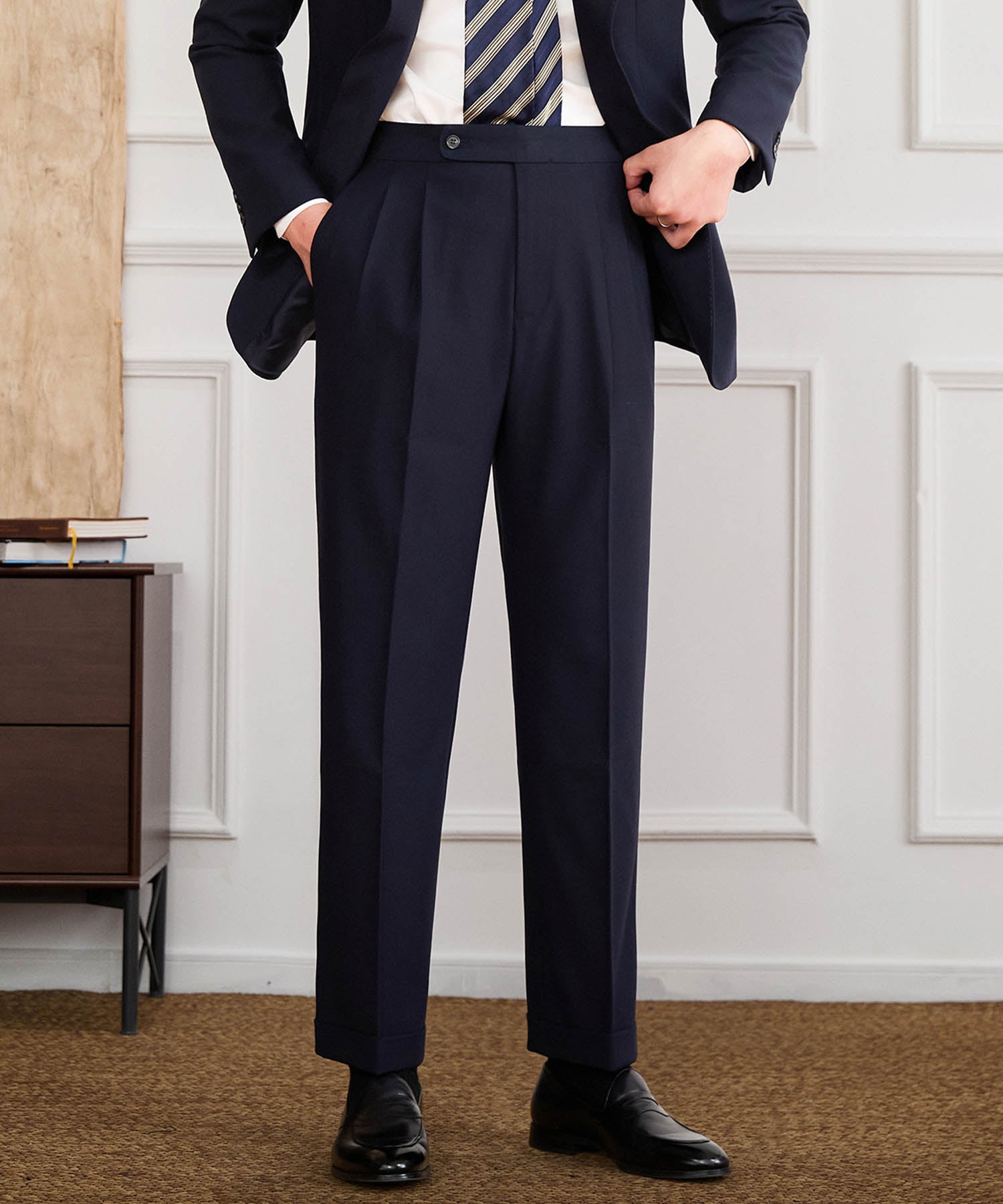 【NEW ITEM】スリムフィット 1つボタン ウエストサイドベルト サイズ調整可能 ウール 異素材 クラシック ツータック クリース シワになりにくい ダブル トラウザー パンツ スラックス ズボン