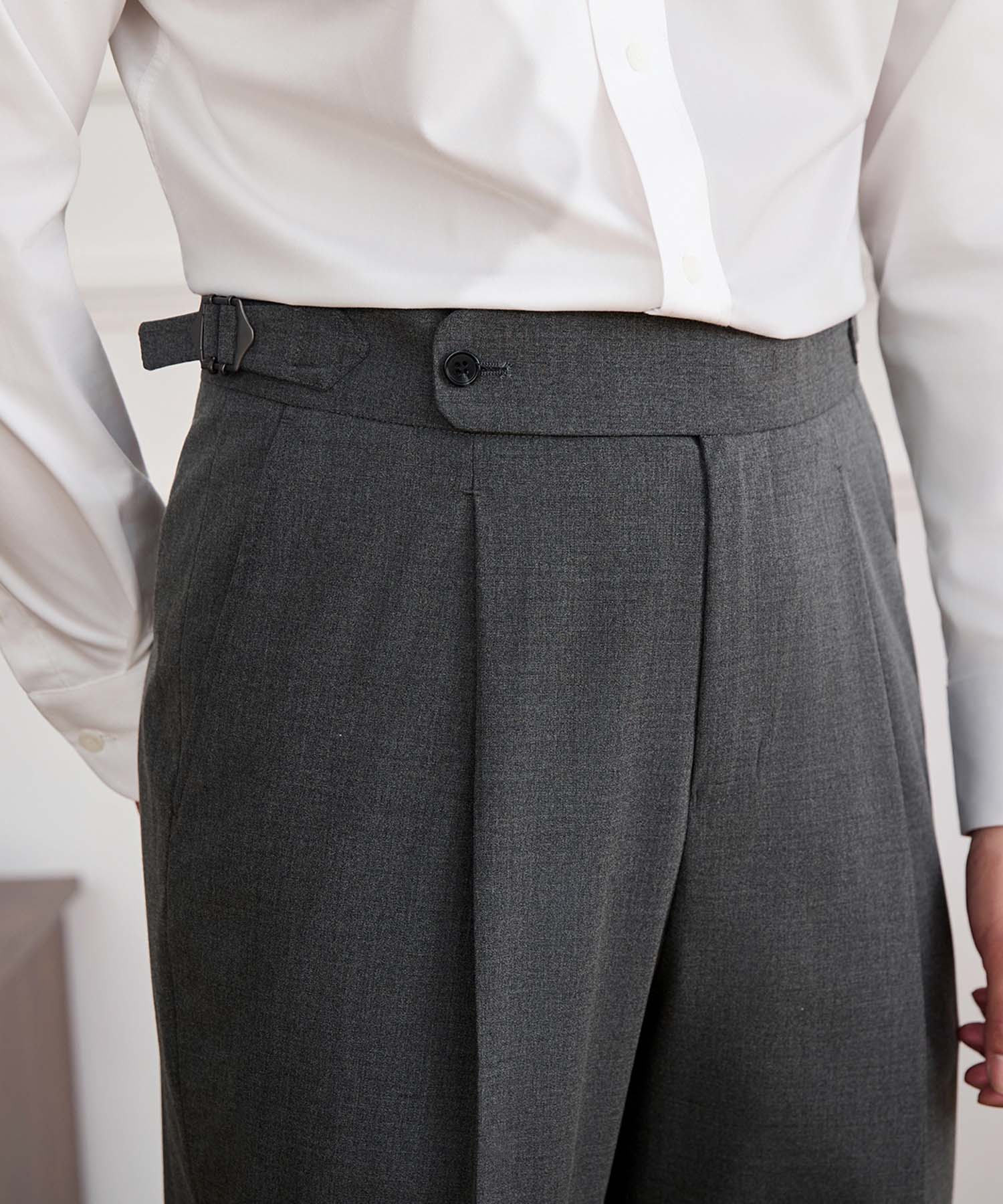 【NEW ITEM】スリムフィット 1つボタン ウエストサイドベルト ベルトレス サイズ調整可能 タック クリース シワになりにくい ダブル トラウザー パンツ スラックス ズボン