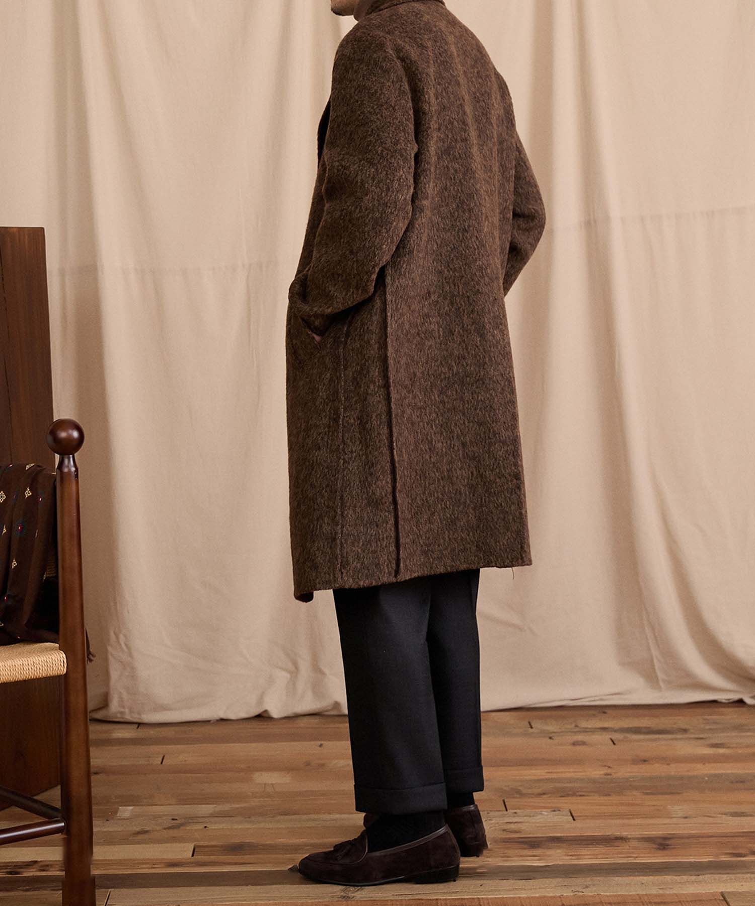 【NEW ITEM】レギュラーフィット ダブルブレスト 4つボタン ウール 天然素材 機能性抜群 防風性 シワになりにくい クラシック アウター ロング コート