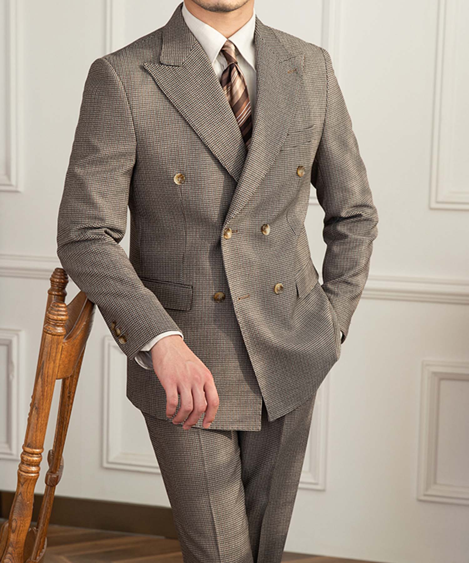 【ドラマ着用】スリムフィット ダブルブレスト 6つボタン 千鳥格子 綿 フラップポケット 胸ポケット 機能性抜群 シワになりにくい ピークドラペル エレガント テーラード セットアップ