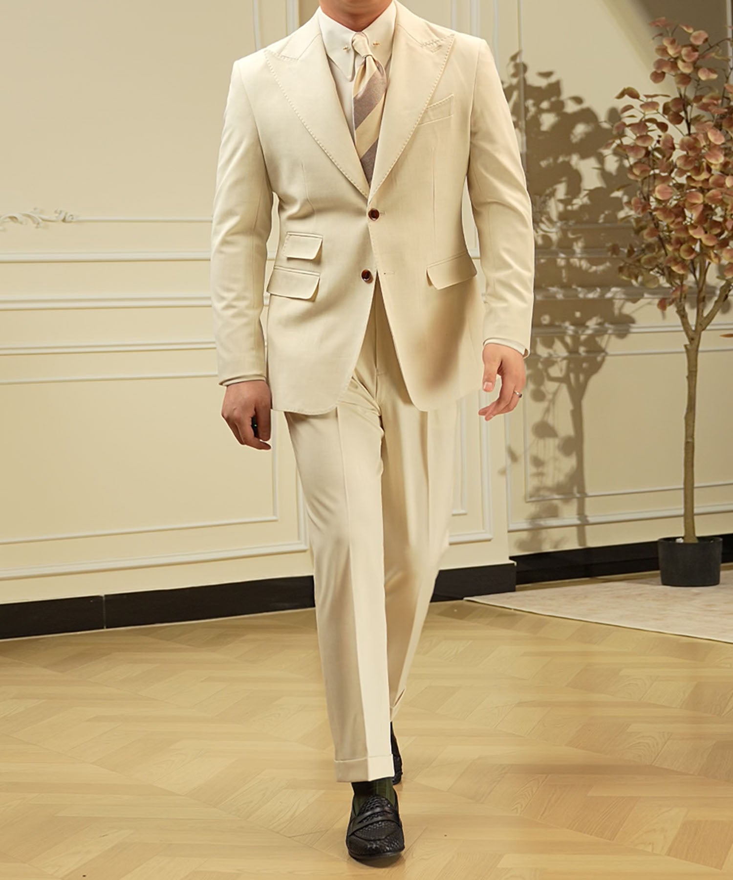 スリムフィット シングルブレスト ワイドカラー ピークドラペル 2つボタン チェンジポケット 機能性抜群 シワになりにくい クラシック エレガント セットアップ