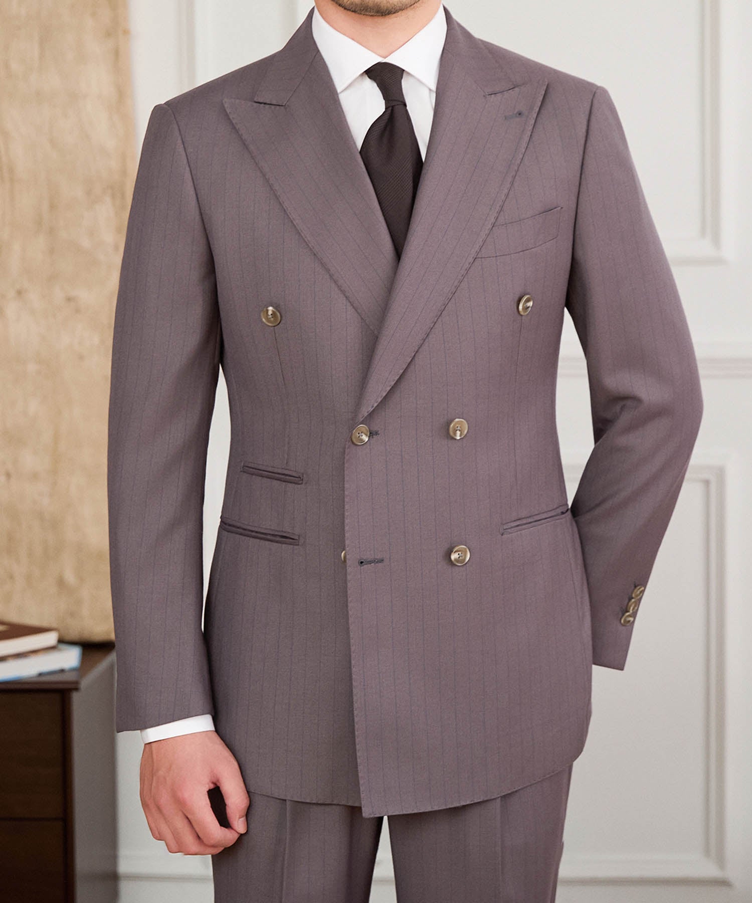 【NEW ITEM】スリムフィット ダブルブレスト 6つボタン ピークドラペル 玉縁ポケット チェンジポケット ピンストライプ クラシック スタンダード 機能性抜群 シワになりにくい エレガント セットアップ