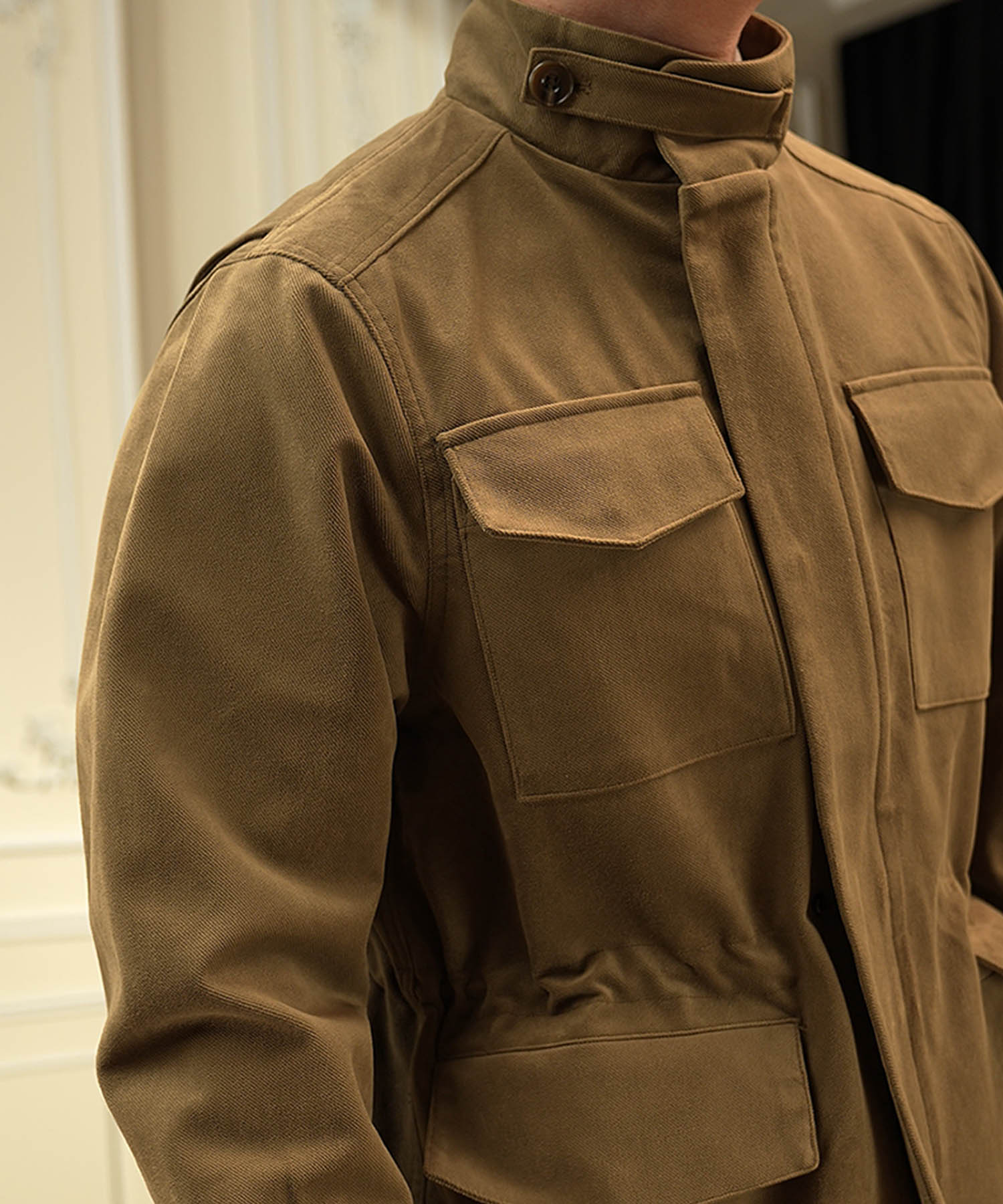 【NEW ITEM】レギュラーフィット ジップアップ 比翼仕立て 無地 フラップポケット 機能性抜群 防風性 シワになりにくい ミリタリー フィールド ジャケット