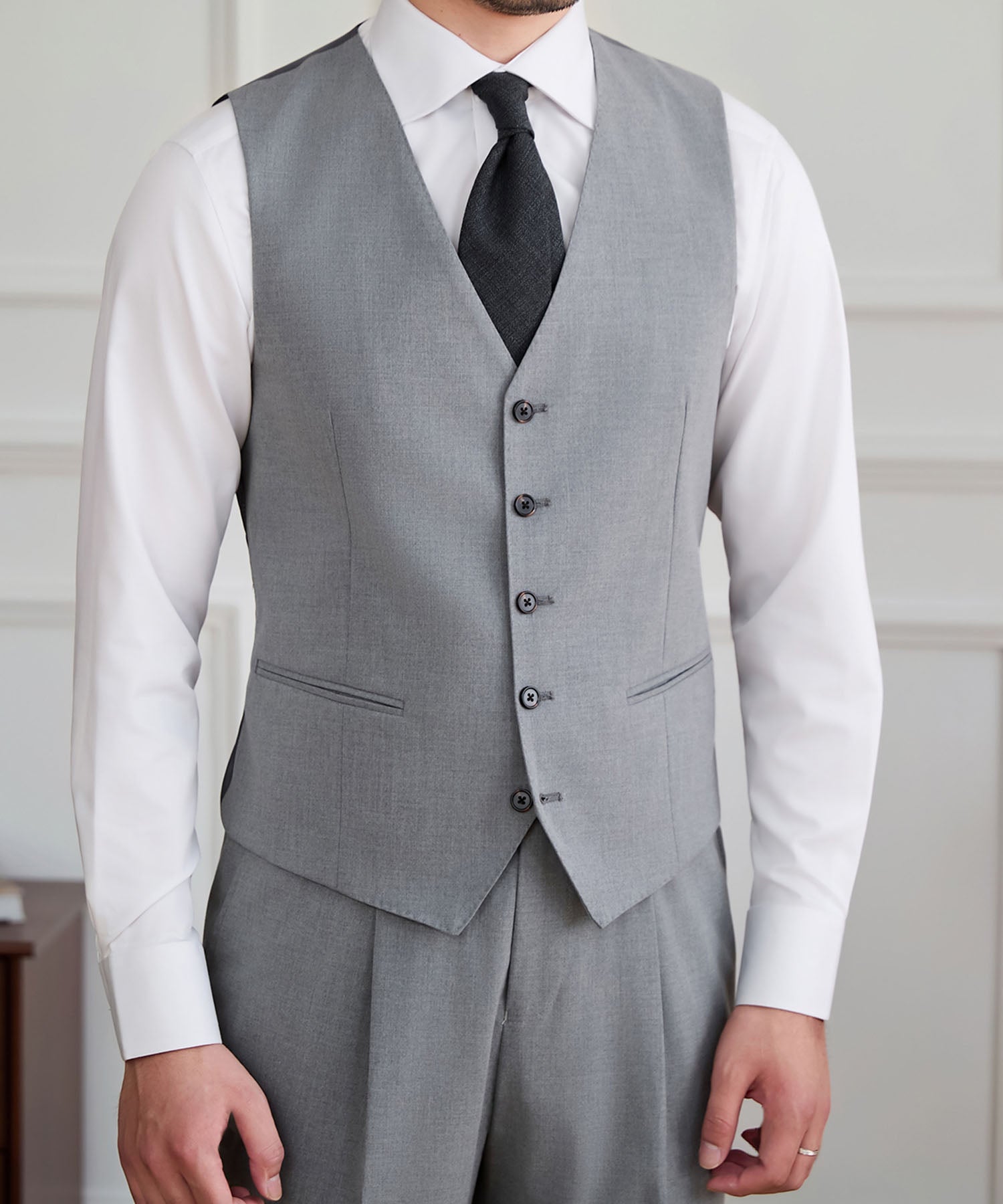 【NEW ITEM】スリムフィット シングルブレスト 5つボタン 玉縁ポケット 機能性抜群 シワになりにくい クラシック スタンダード ジレ ベスト