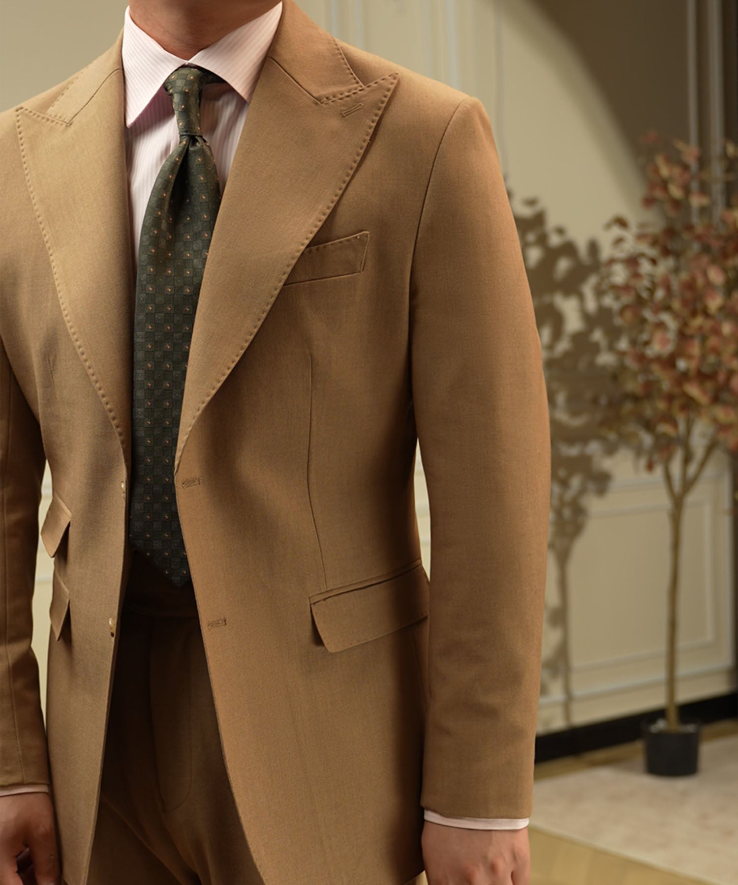 【NEW ITEM】スリムフィット シングルブレスト 2つボタン 無地 ワイドカラー フラップポケット チェンジポケット 機能性抜群 シワになりにくい ピークドラペル テーラード ジャケット