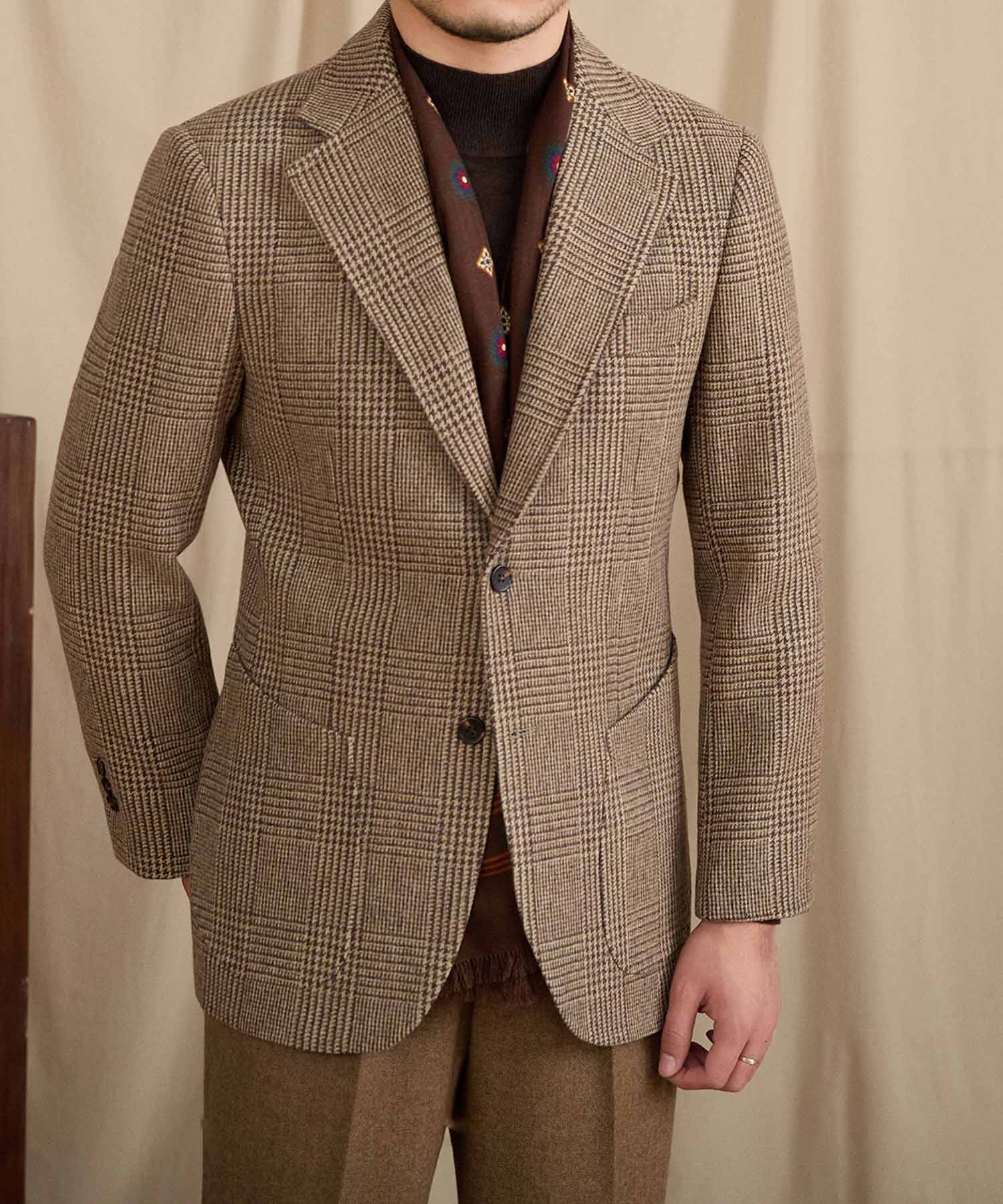 【NEW ITEM】スリムフィット ダブルブレスト 6つボタン ウール 天然素材 ピークドラペル 玉縁ポケット チェンジポケット ピンストライプ クラシック スタンダード 機能性抜群 シワになりにくい エレガント テーラード ジャケット