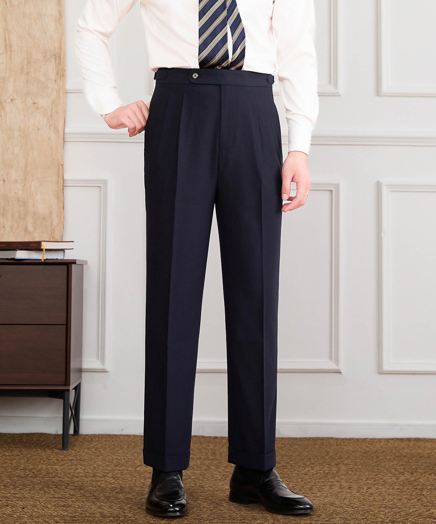 【NEW ITEM】スリムフィット 1つボタン ウエストサイドベルト サイズ調整可能 ウール 異素材 クラシック ツータック クリース シワになりにくい ダブル トラウザー パンツ スラックス ズボン