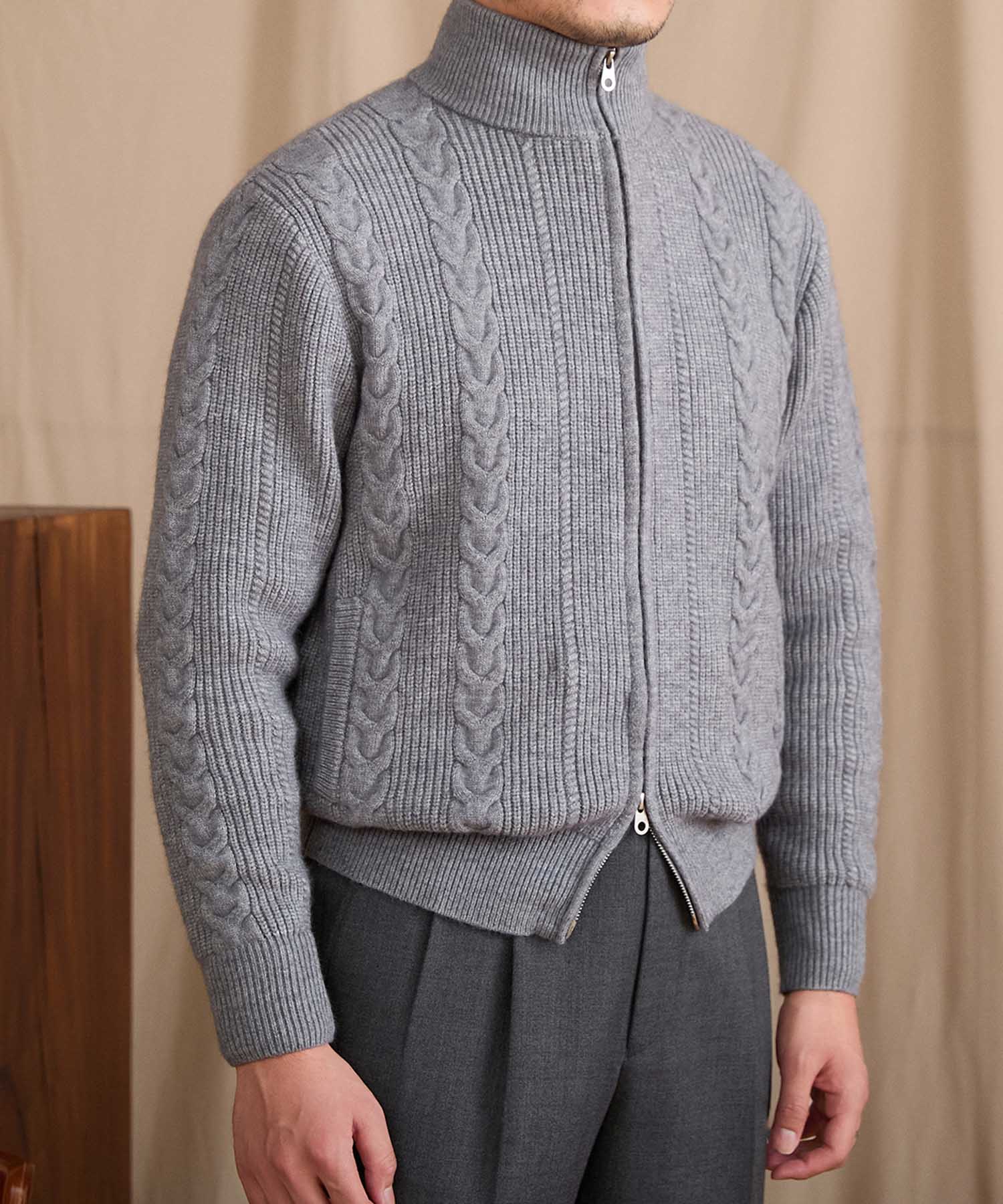 【COMING SOON】スリムフィット 2WAY 機能性抜群 オープン ジップ ケーブル編み シワになりにくい 清潔感 トップス リブ ニット セーター