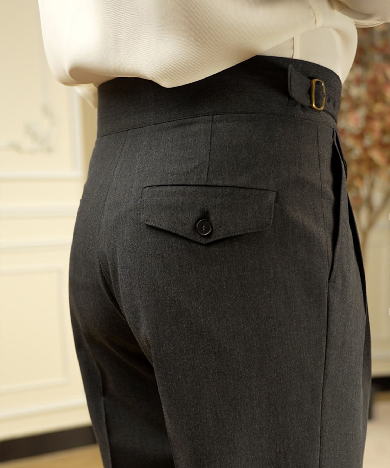 スリムフィット 1つボタン ウエストサイドベルト アジャスター サイズ調整可能 ツータック クリース シワになりにくい エレガント シルエット ダブル トラウザー パンツ スラックス ズボン