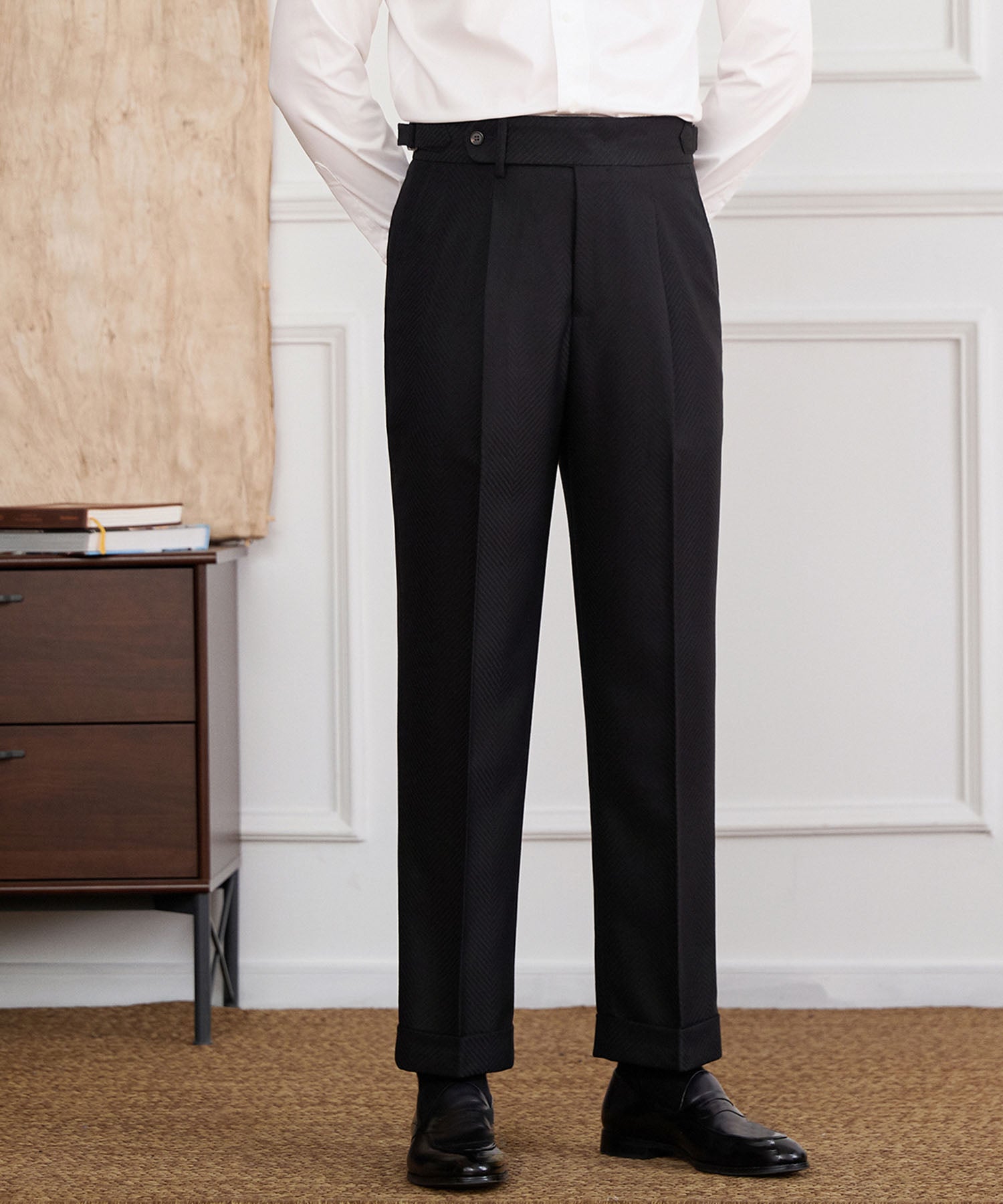 【NEW ITEM】スリムフィット 1つボタン ウエストサイドベルト サイズ調整可能 ヘリンボーン タック クリース クラシック シワになりにくい ダブル トラウザー パンツ スラックス ズボン