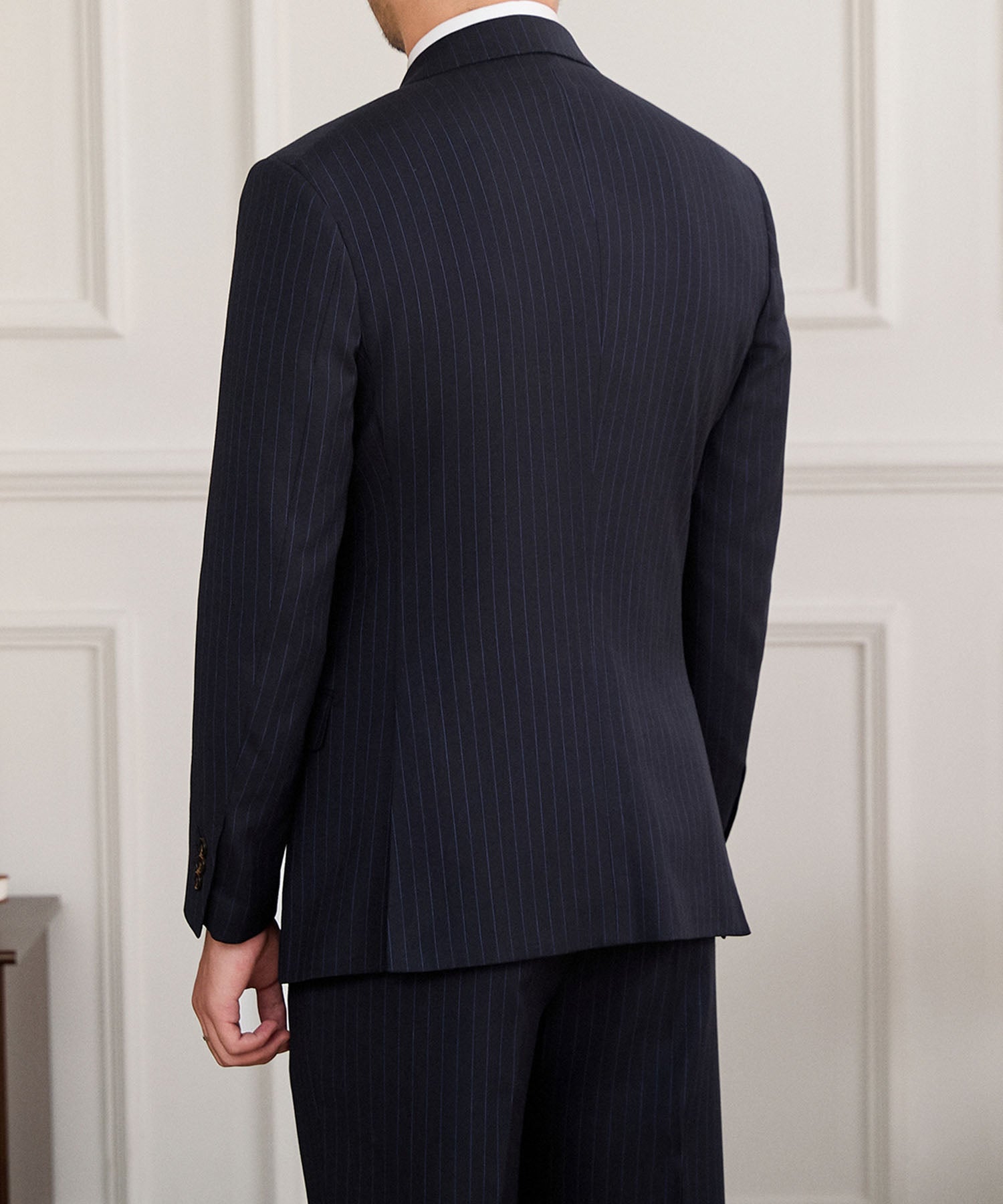 【NEW ITEM】スリムフィット ダブルブレスト 6つボタン ピークドラペル フラップポケット ピンストライプ クラシック スタンダード 機能性抜群 シワになりにくい エレガント セットアップ