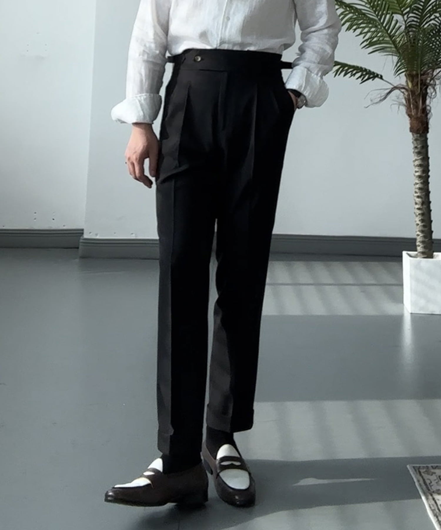 スリムフィット 1つボタン バックルアジャスター サイズ調整可能 メンズ ストレート トラウザー パンツ シワになりにくい エレガント スラックス ズボン