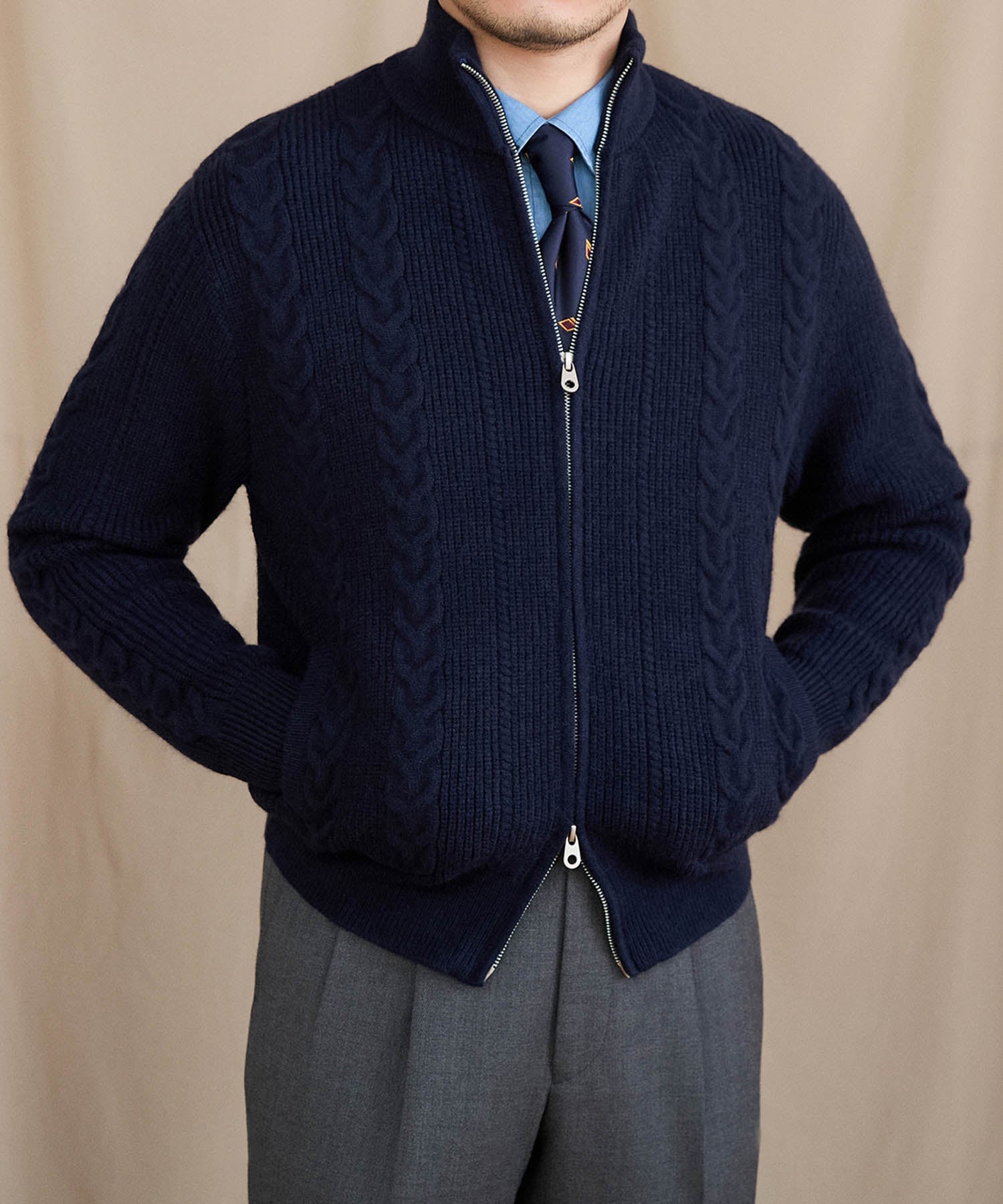 【COMING SOON】スリムフィット 2WAY 機能性抜群 オープン ジップ ケーブル編み シワになりにくい 清潔感 トップス リブ ニット セーター
