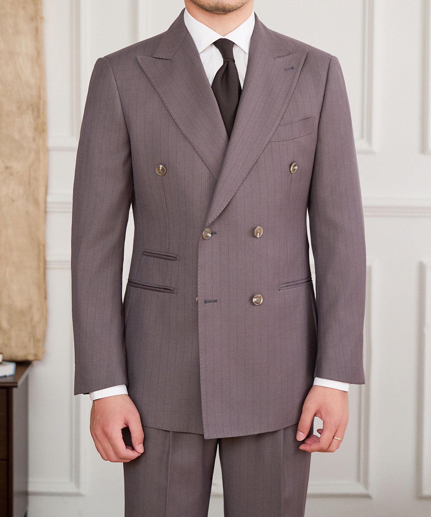 【NEW ITEM】スリムフィット ダブルブレスト 6つボタン ピークドラペル 玉縁ポケット チェンジポケット ピンストライプ クラシック スタンダード 機能性抜群 シワになりにくい エレガント テーラード ジャケット