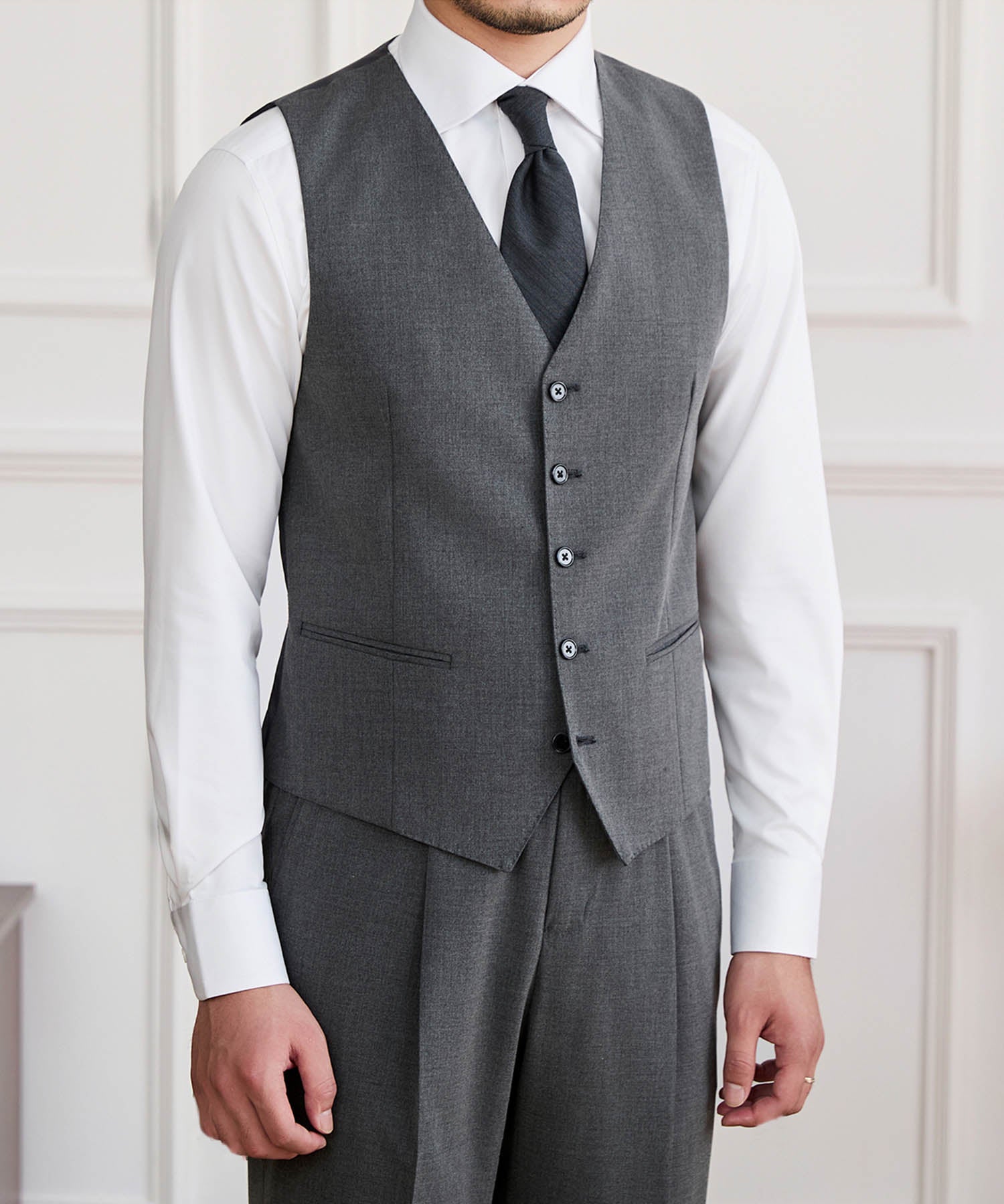 【NEW ITEM】スリムフィット シングルブレスト 5つボタン 玉縁ポケット 機能性抜群 シワになりにくい クラシック スタンダード ジレ ベスト