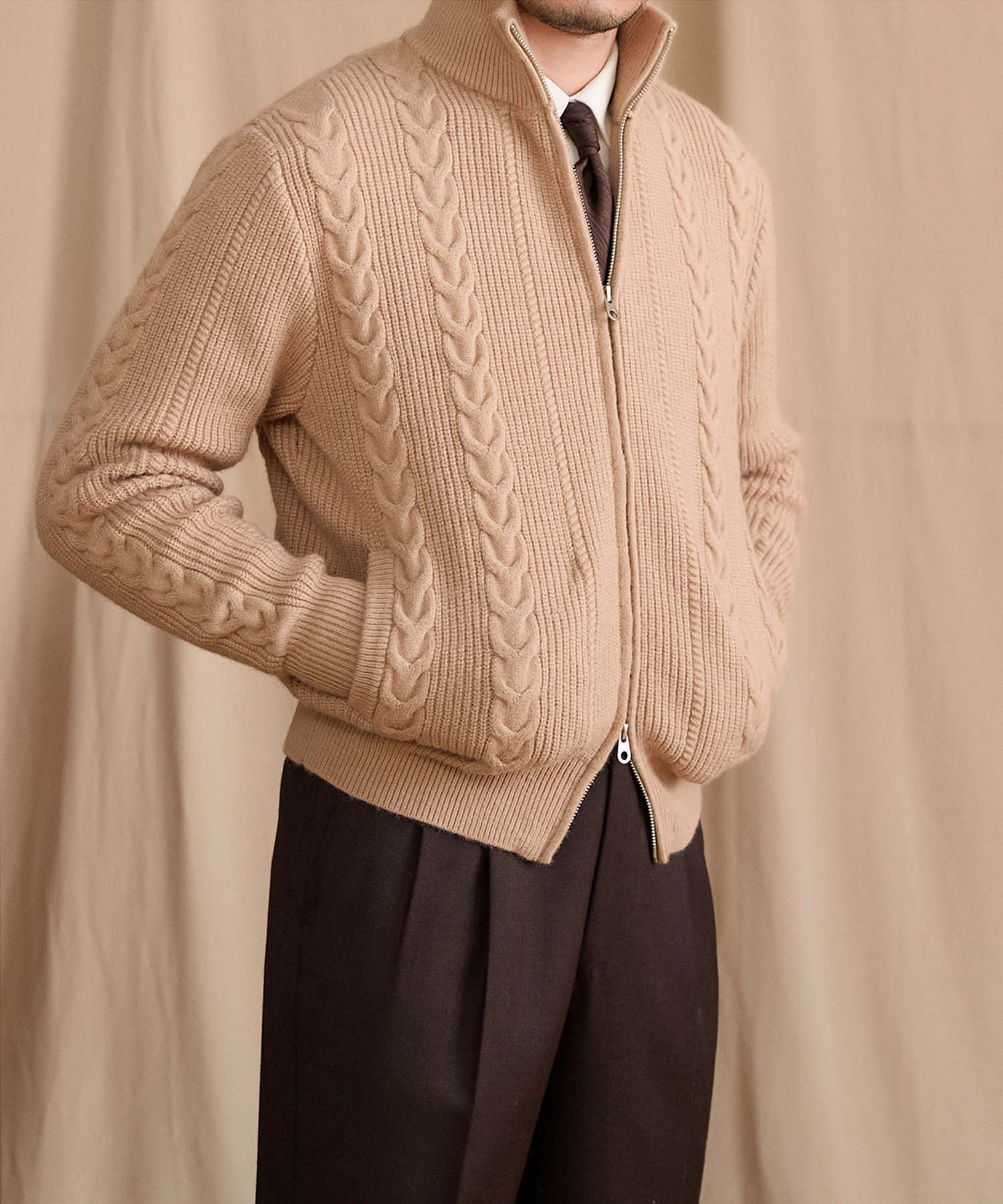 【COMING SOON】スリムフィット 2WAY 機能性抜群 オープン ジップ ケーブル編み シワになりにくい 清潔感 トップス リブ ニット セーター
