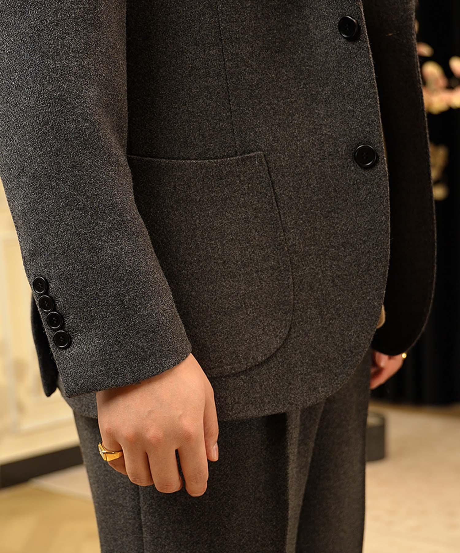 【NEW ITEM】スリムフィット シングルブレスト ノッチドラペル パッチポケット クラシック スタンダード 機能性抜群 シワになりにくい エレガント セットアップ