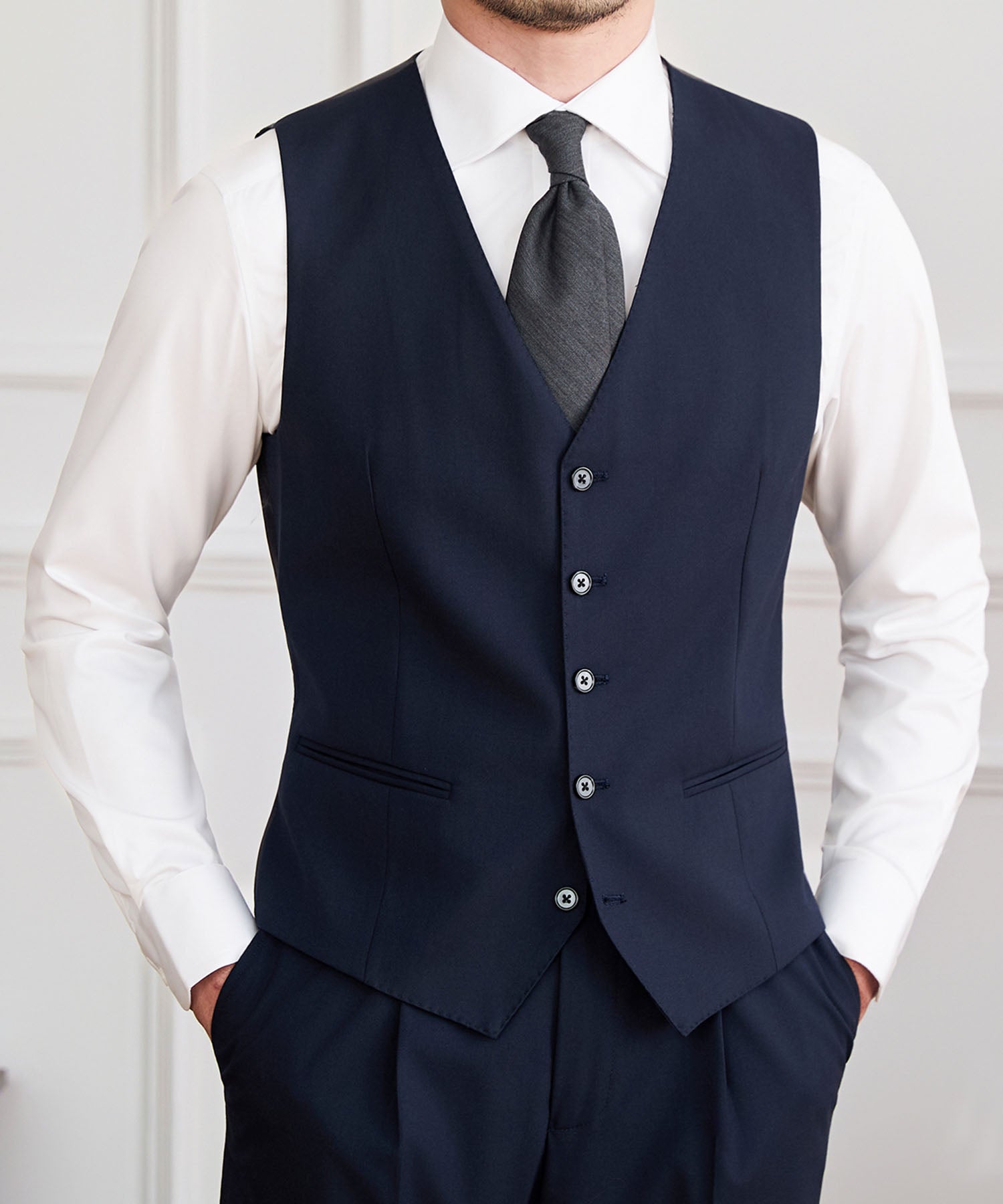 【NEW ITEM】スリムフィット シングルブレスト 5つボタン 玉縁ポケット 機能性抜群 シワになりにくい クラシック スタンダード ジレ ベスト