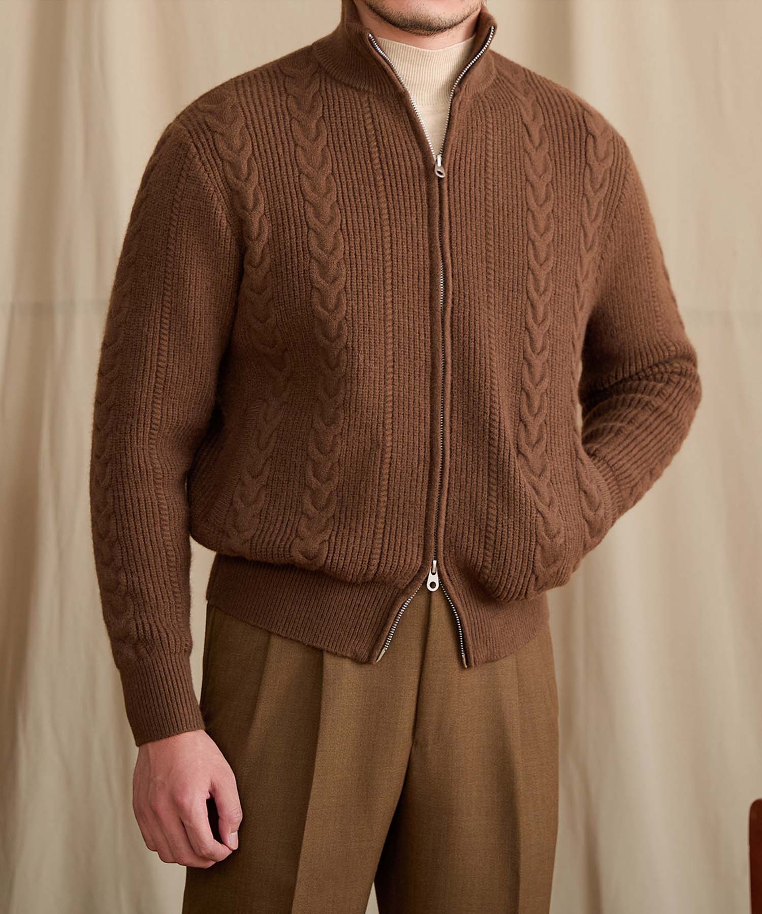 【COMING SOON】スリムフィット 2WAY 機能性抜群 オープン ジップ ケーブル編み シワになりにくい 清潔感 トップス リブ ニット セーター
