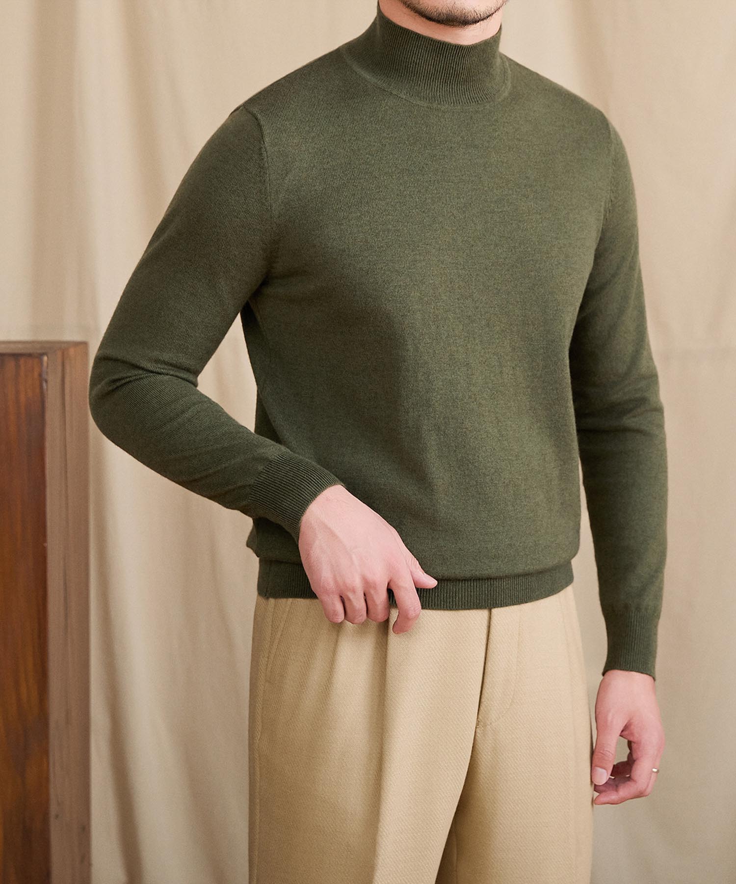 【NEW ITEM】スリムフィット リブ ニット ウール 天然素材 ベーシック 機能性抜群 シワになりにくい モックネック ハイネック ロングスリーブ ニット セーター