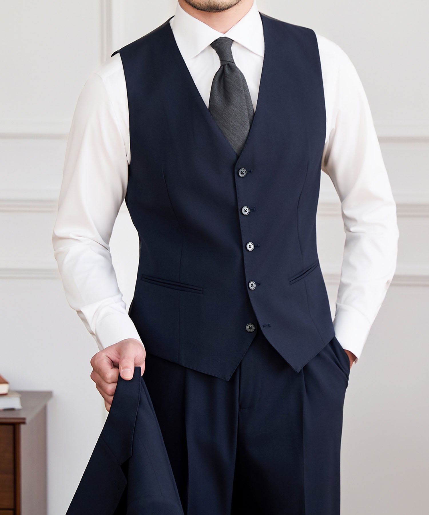 【NEW ITEM】スリムフィット シングルブレスト 5つボタン 玉縁ポケット 機能性抜群 シワになりにくい クラシック スタンダード ジレ ベスト