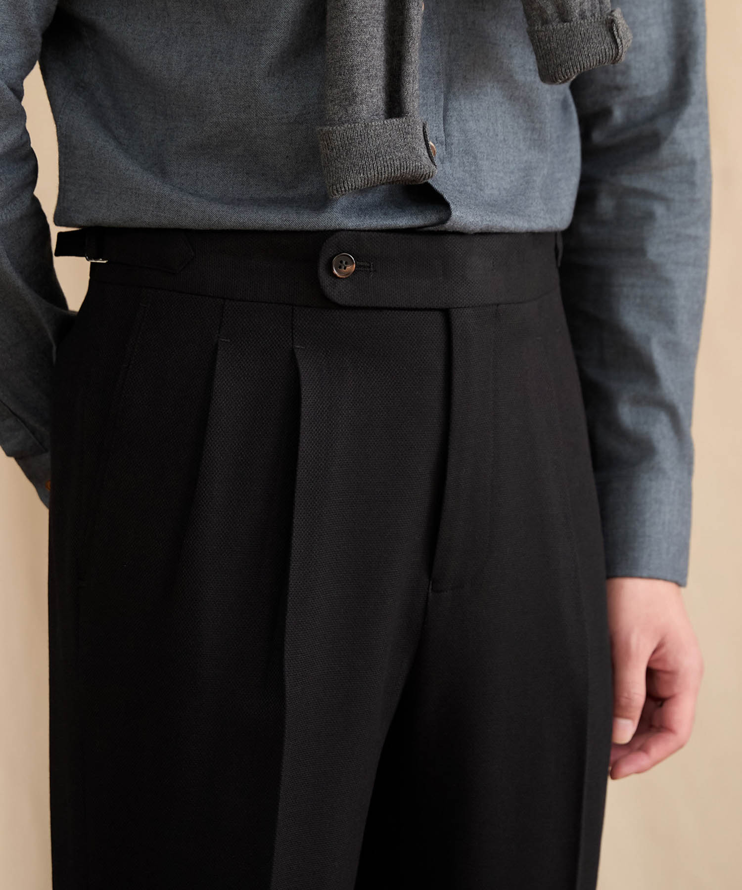 【NEW ITEM】レギュラーフィット 1つボタン 綿 ウール 天然素材 ウエストサイドベルト サイズ調整可能 ツータック クリース シワになりにくい クラシック スタンダード ダブル トラウザー パンツ スラックス ズボン