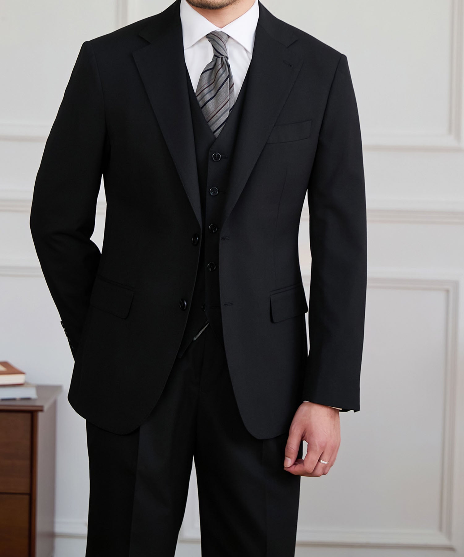 【NEW ITEM】スリムフィット シングルブレスト ノッチドラペル ベーシック スタンダード 機能性抜群 シワになりにくい エレガント スリーピース セットアップ