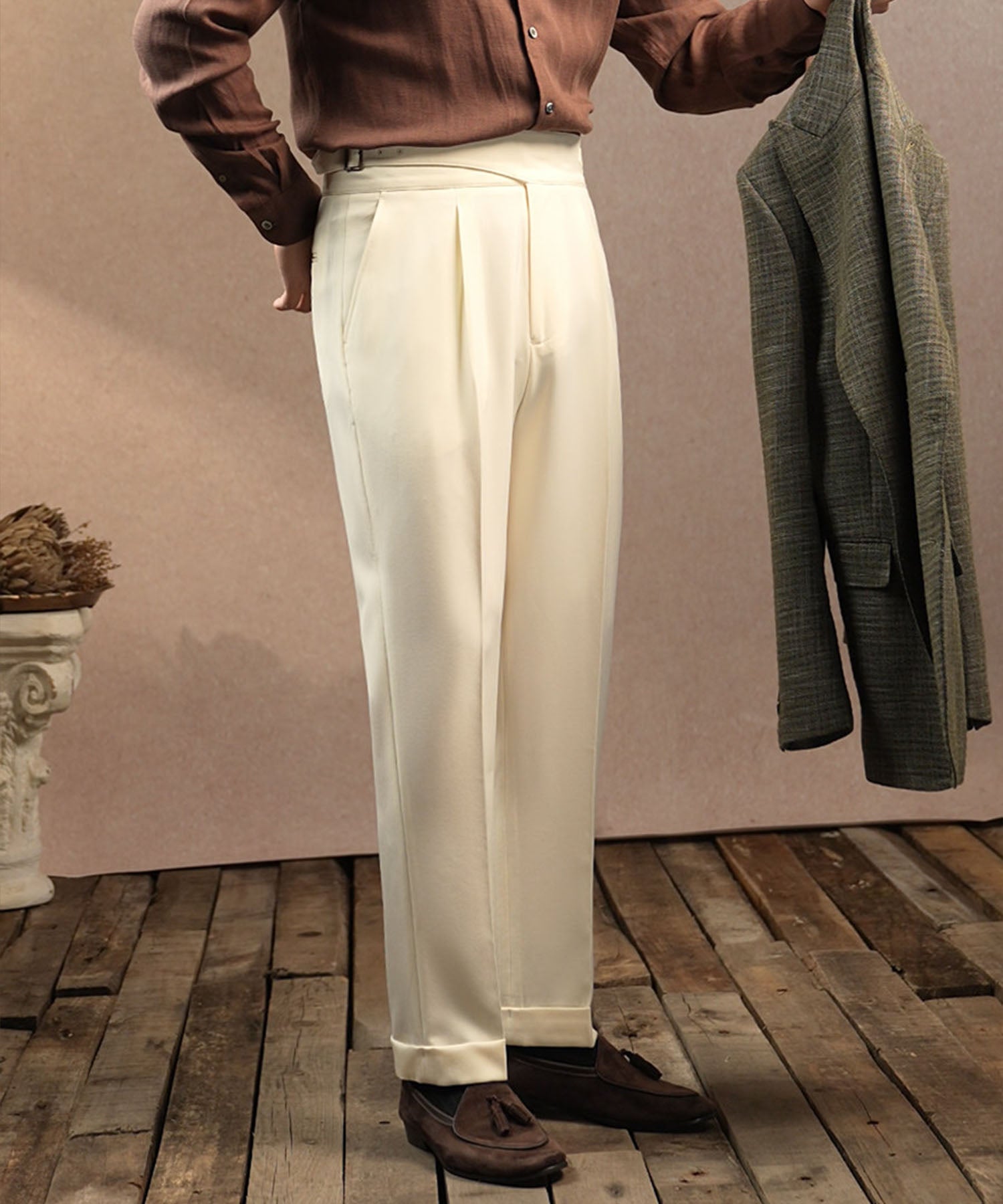 【NEW ITEM】レギュラーフィット 1つボタン 綿 ウール 天然素材 ウエストサイドベルト サイズ調整可能 ツータック クリース シワになりにくい クラシック スタンダード ダブル トラウザー パンツ スラックス ズボン