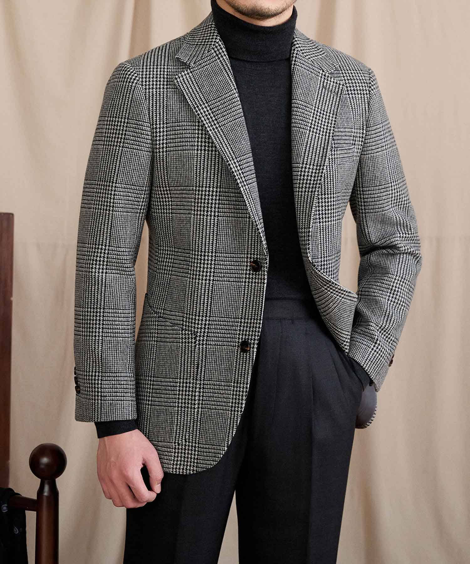 【NEW ITEM】スリムフィット ダブルブレスト 6つボタン ウール 天然素材 ピークドラペル 玉縁ポケット チェンジポケット ピンストライプ クラシック スタンダード 機能性抜群 シワになりにくい エレガント テーラード ジャケット