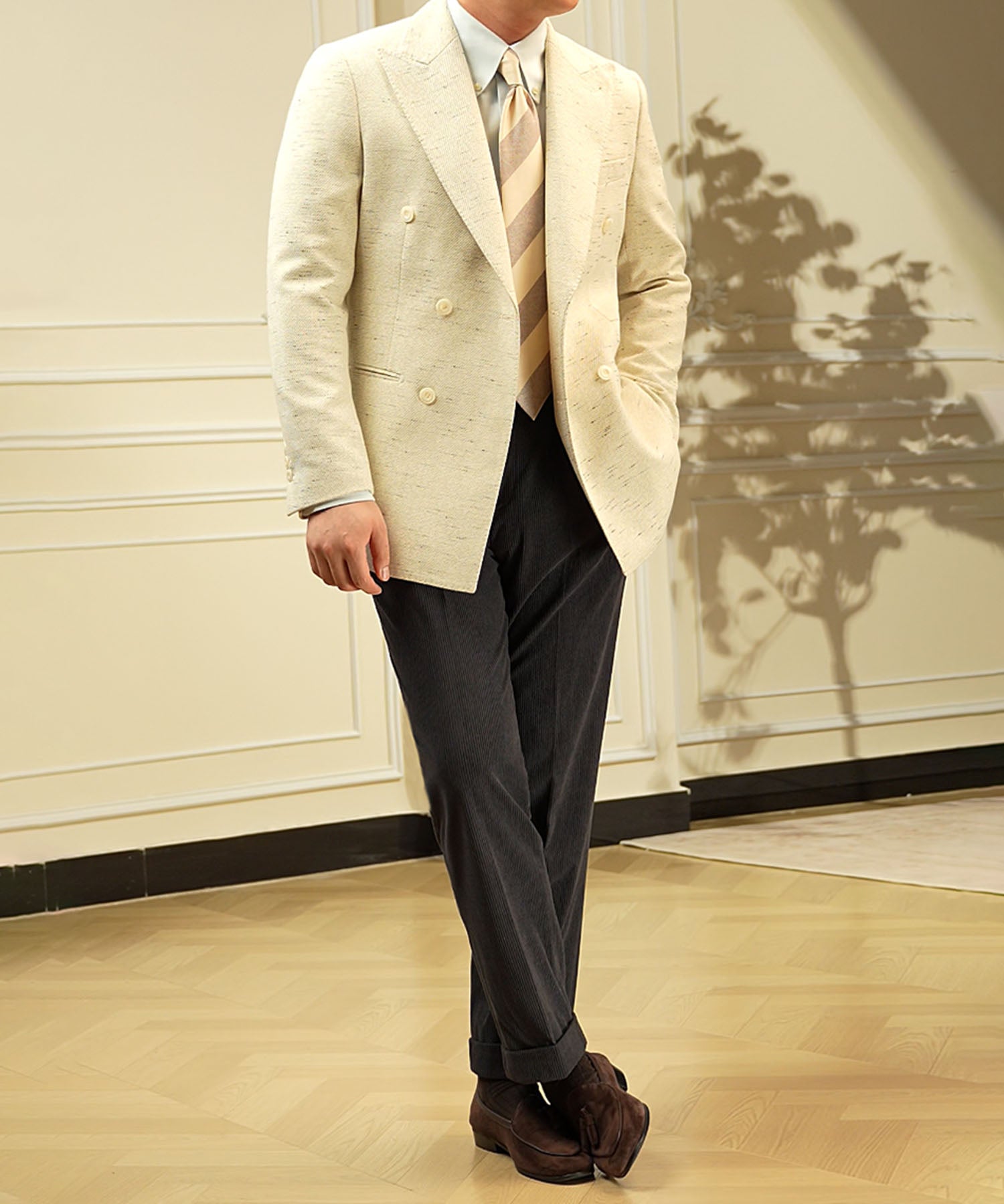 【NEW ITEM】スリムフィット ダブルブレスト 6つボタン 麻 異素材 柄 ワイドカラー 玉縁ポケット 機能性抜群 シワになりにくい ピークドラペル テーラード ジャケット