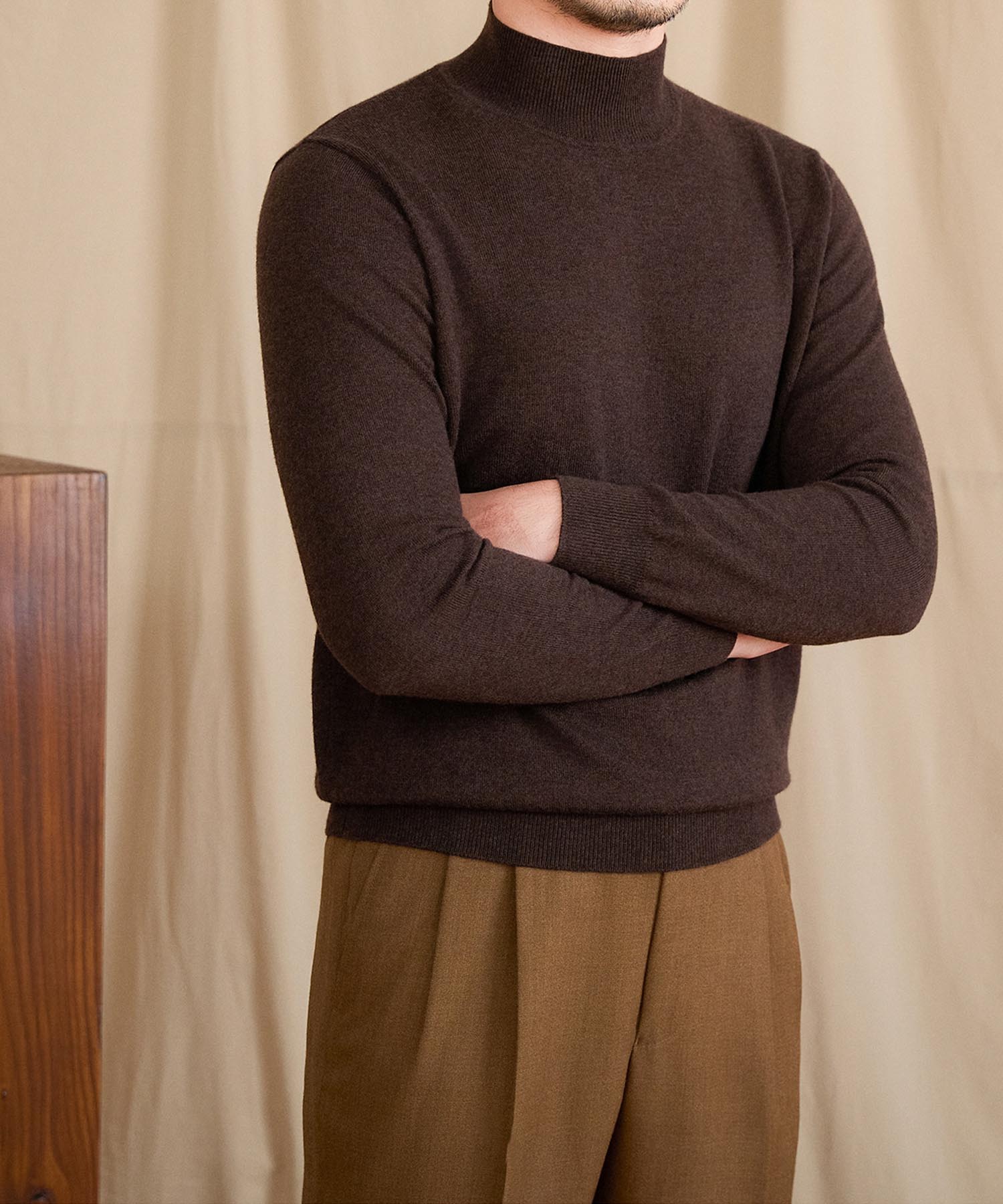 【NEW ITEM】スリムフィット リブ ニット ウール 天然素材 ベーシック 機能性抜群 シワになりにくい モックネック ハイネック ロングスリーブ ニット セーター