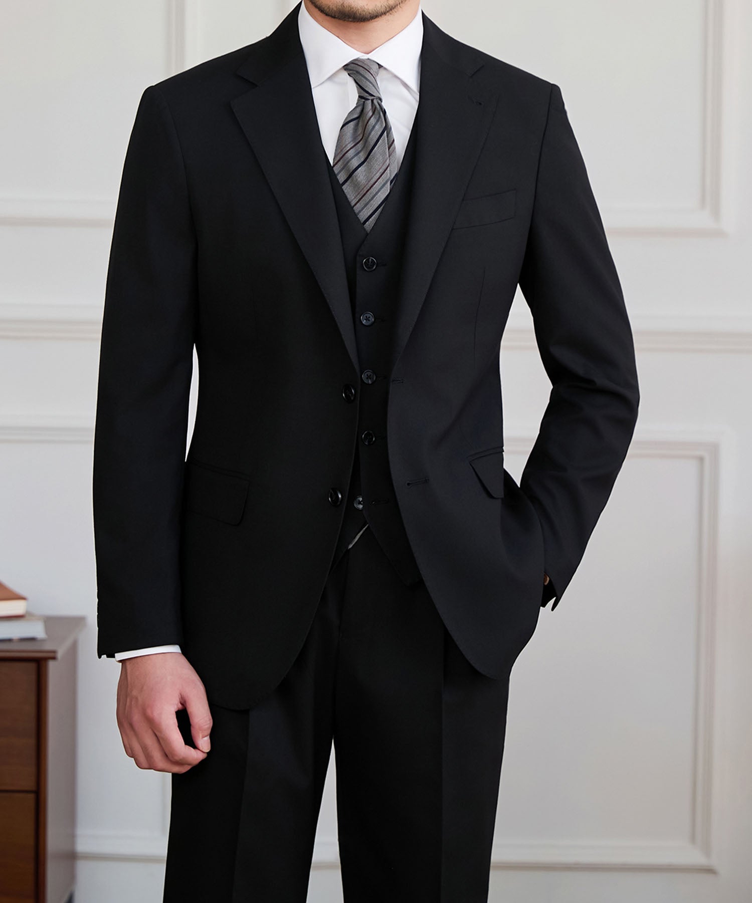 【NEW ITEM】スリムフィット シングルブレスト ノッチドラペル ベーシック スタンダード 機能性抜群 シワになりにくい エレガント スリーピース セットアップ