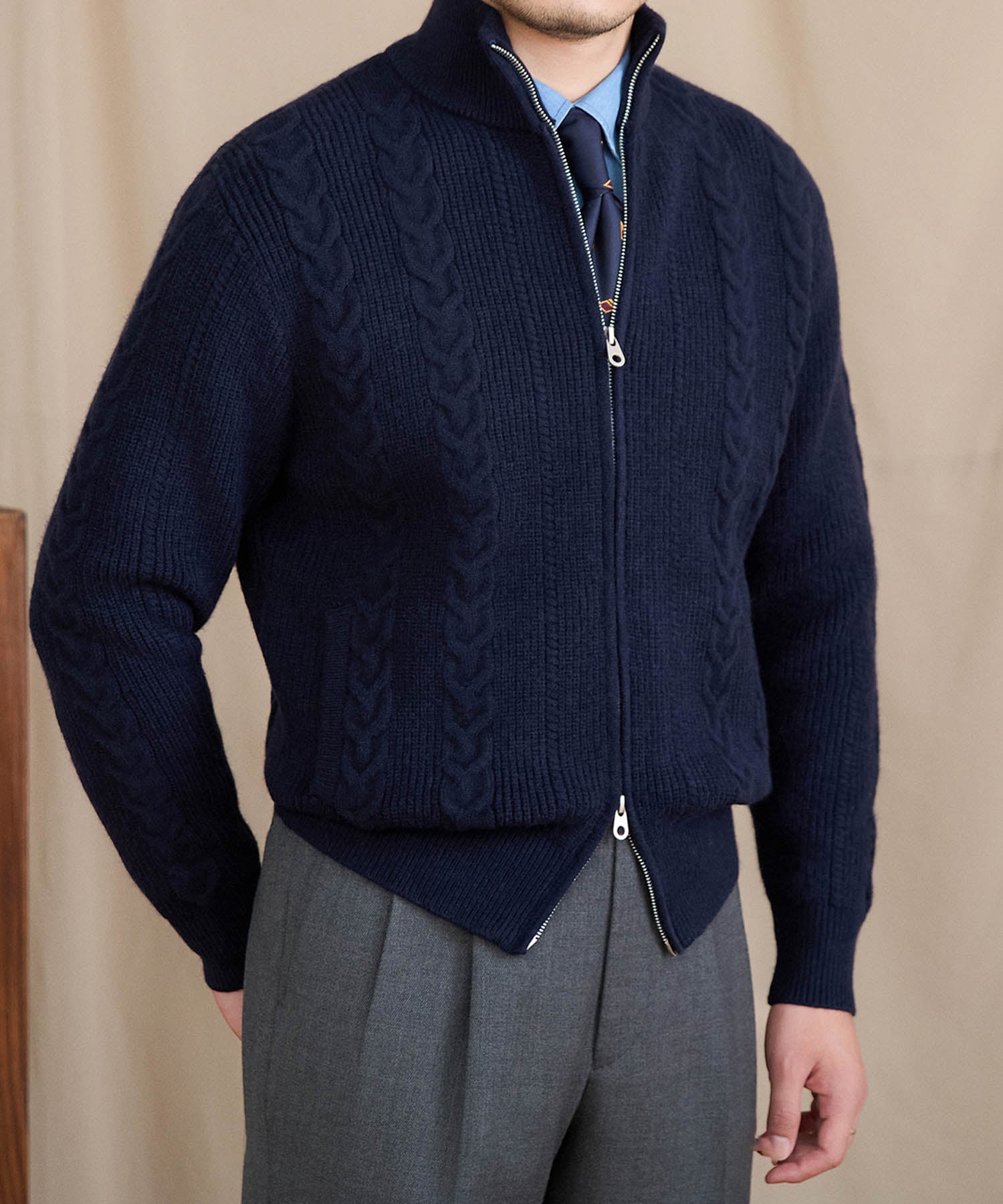 【COMING SOON】スリムフィット 2WAY 機能性抜群 オープン ジップ ケーブル編み シワになりにくい 清潔感 トップス リブ ニット セーター