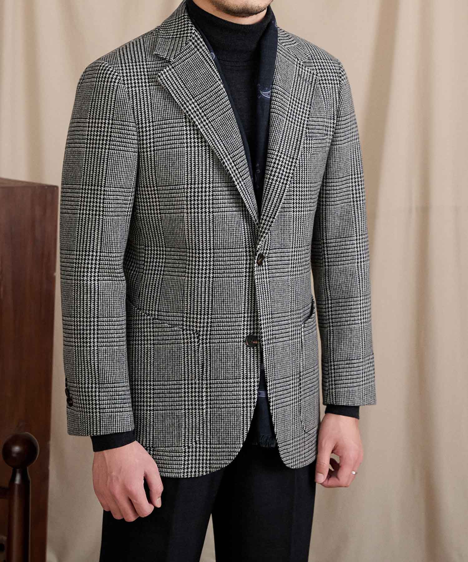 【NEW ITEM】スリムフィット ダブルブレスト 6つボタン ウール 天然素材 ピークドラペル 玉縁ポケット チェンジポケット ピンストライプ クラシック スタンダード 機能性抜群 シワになりにくい エレガント テーラード ジャケット