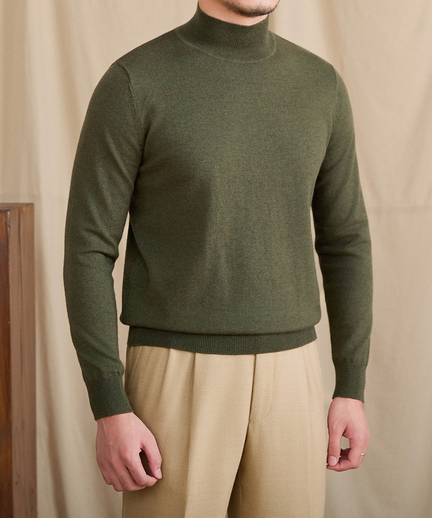 【NEW ITEM】スリムフィット リブ ニット ウール 天然素材 ベーシック 機能性抜群 シワになりにくい モックネック ハイネック ロングスリーブ ニット セーター